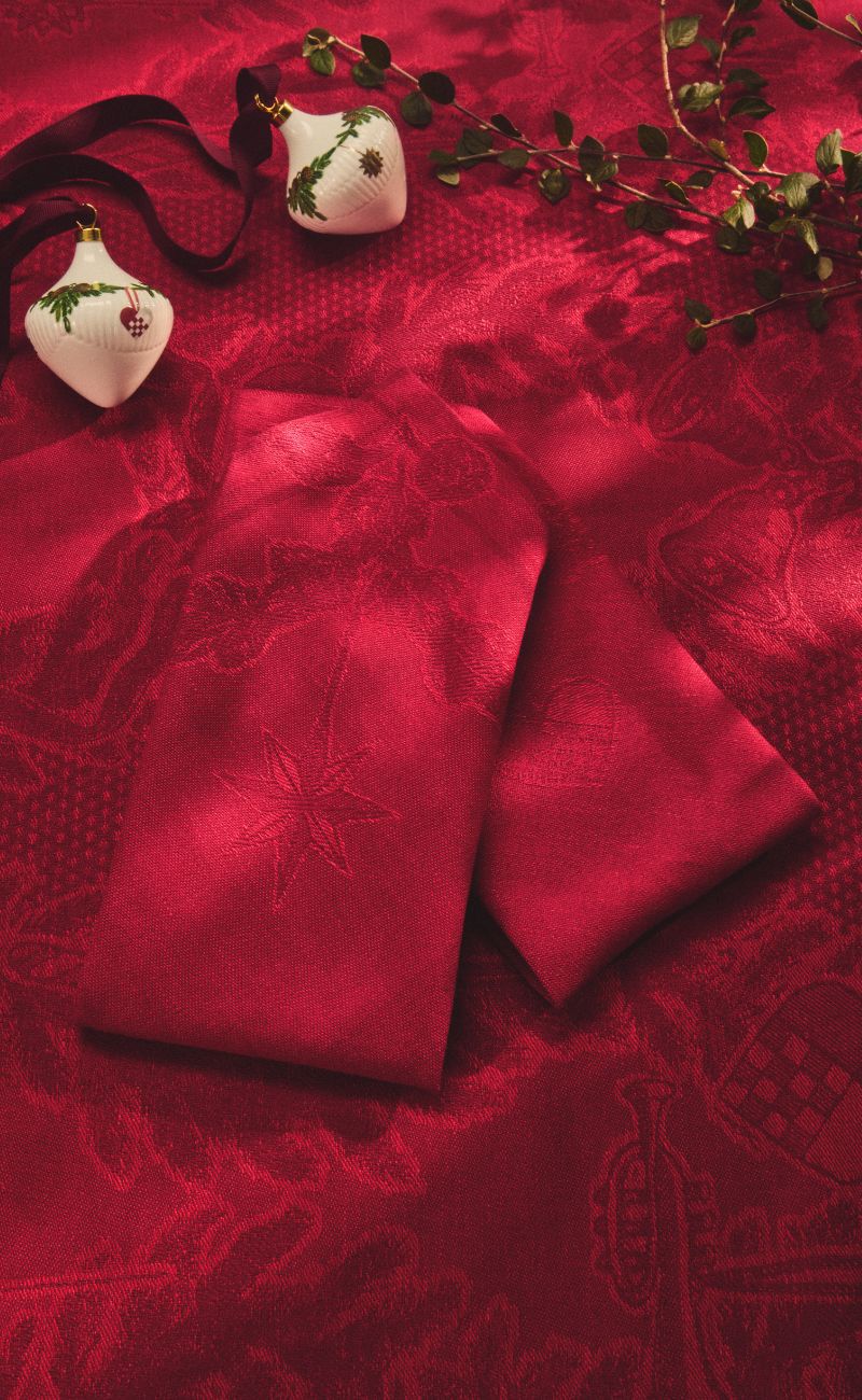 Royal Copenhagen rød juledug og juleservietter