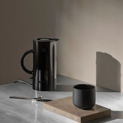 Stelton vannkoker på et bord