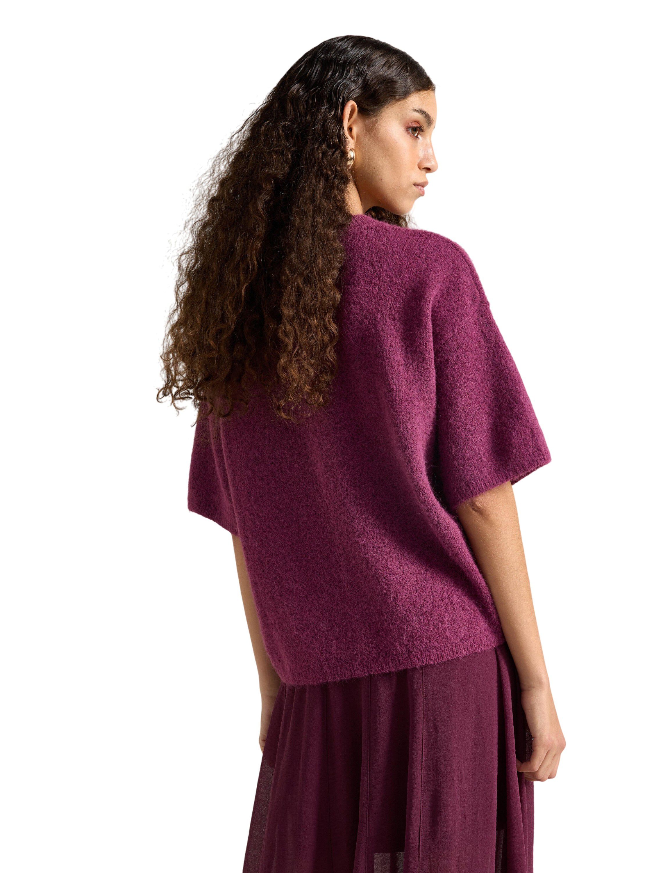 Strikket tr&oslash;je med korte &aelig;rmer og e