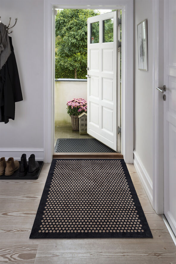 Løber 130x90 cm, dot sort/sand