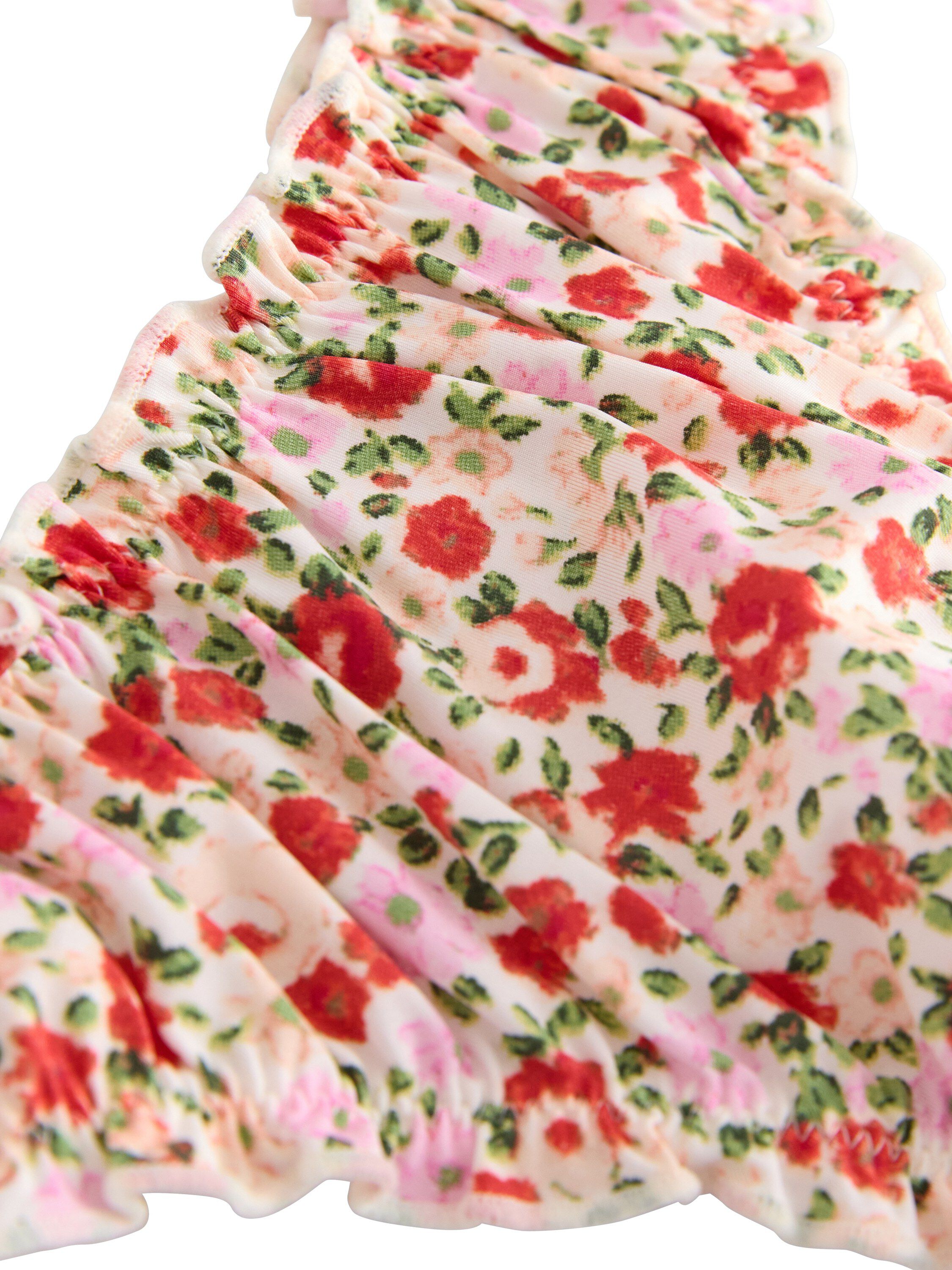 Stringtanga med lav midje og b&oslash;lget