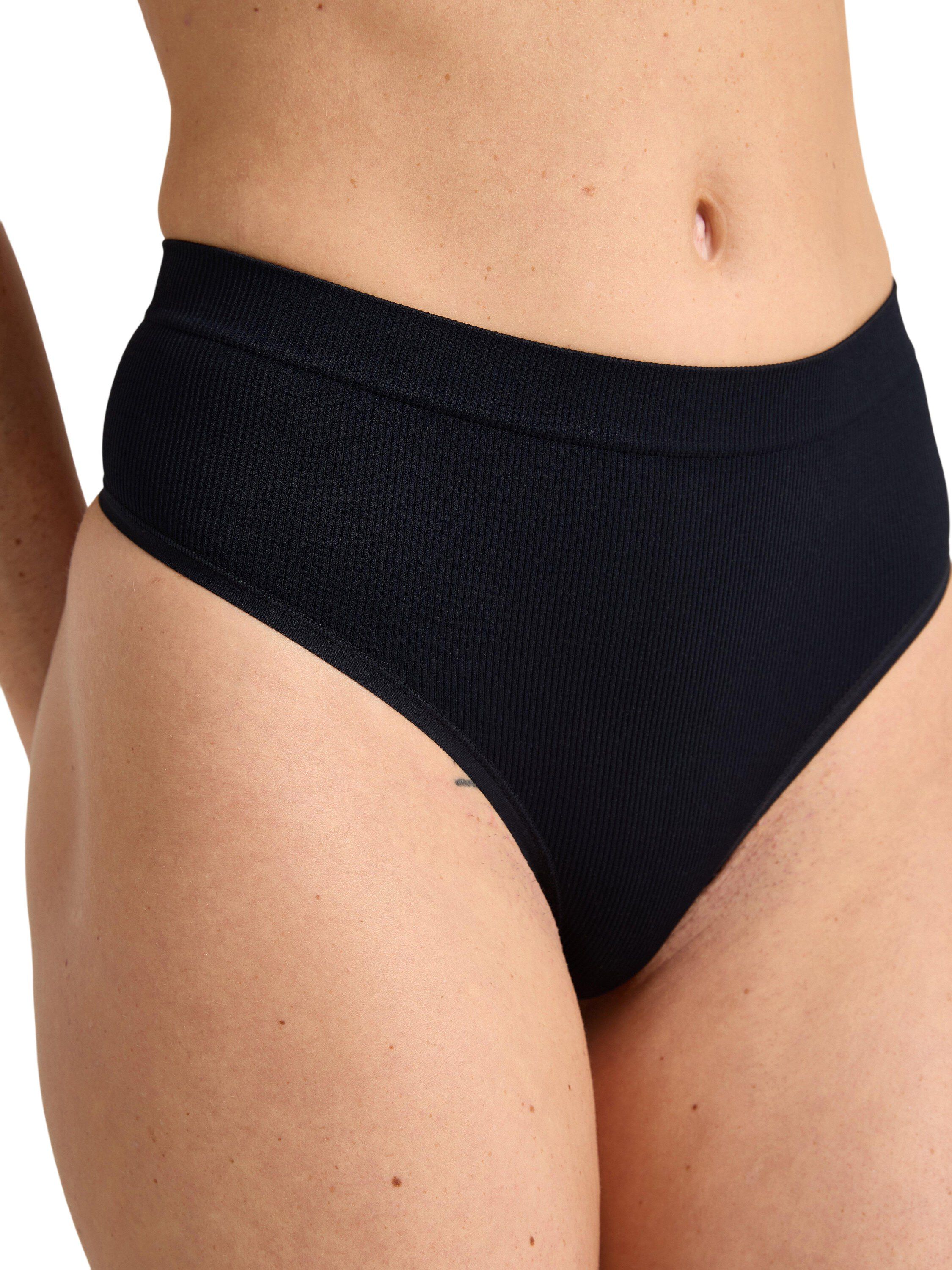 Thong with a high waist and high le