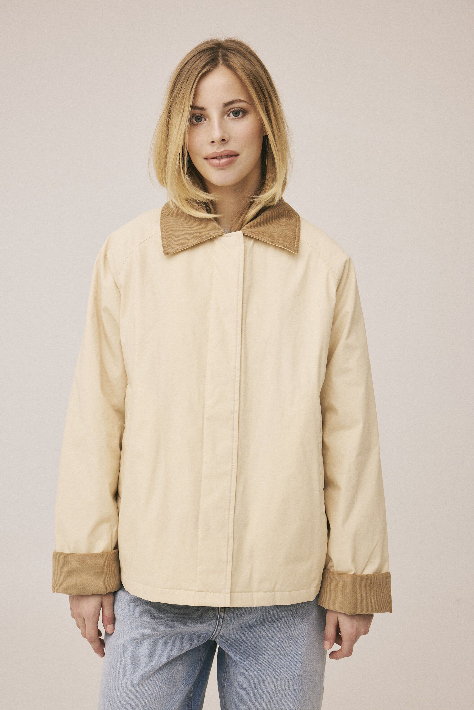 Emmy 4 coated jakke med fl&oslash;jlskanter - GRS