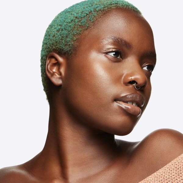 Studio Radiance Moisturizing + Illuminating Silky Primer