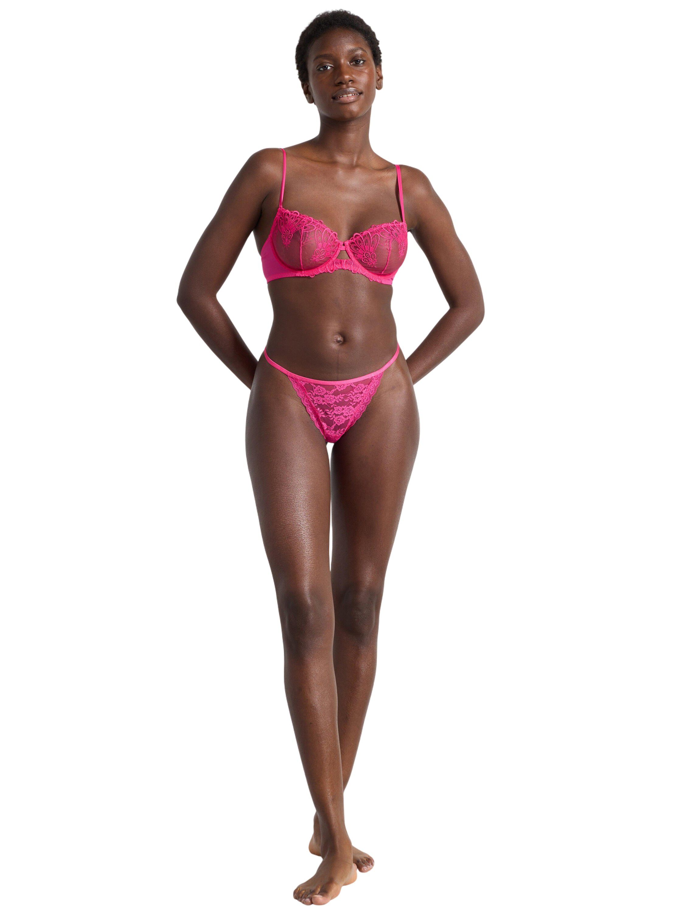 Stringtrosa med l&aring;g midja gjord i