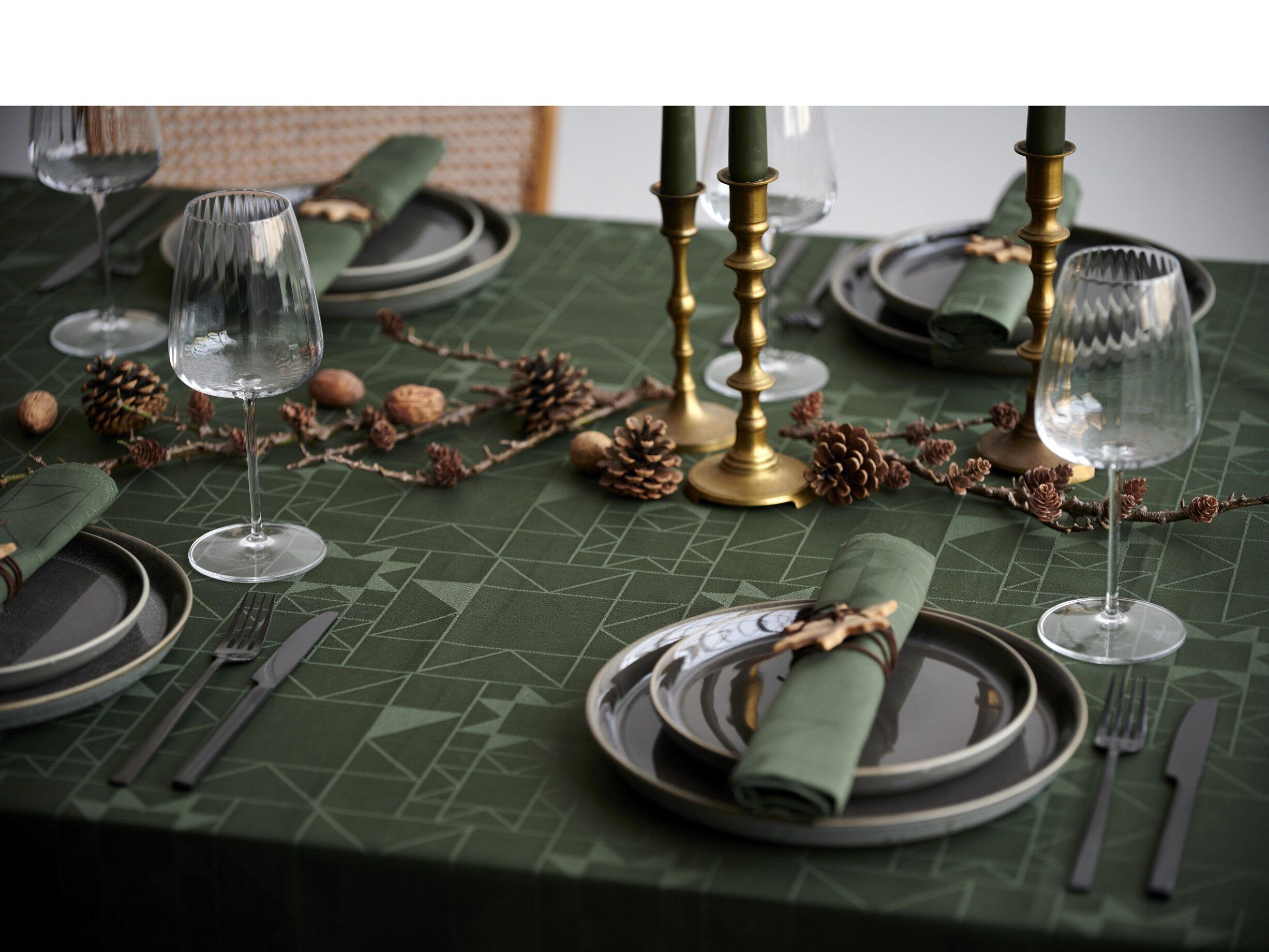 Duk 140x270 Star Damask Forest green