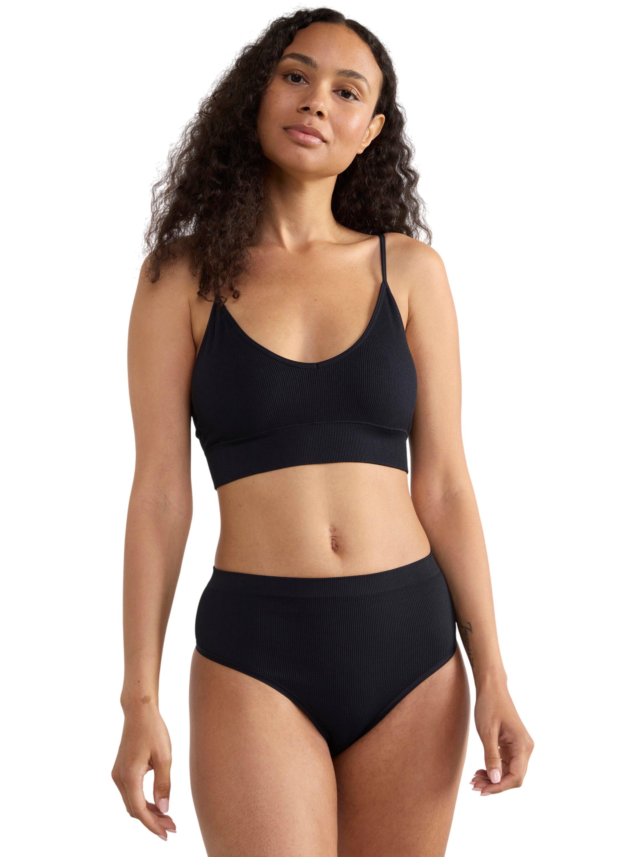 Ribbede stringtruser uten s&oslash;mmer med h&oslash;y midje