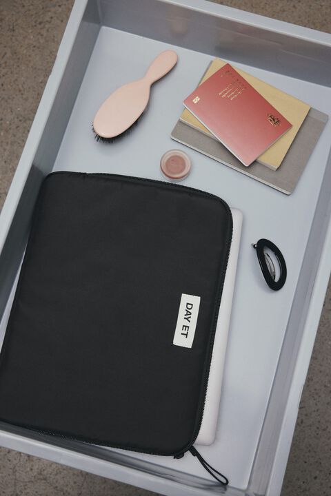 Day Gweneth RE-S Folder13