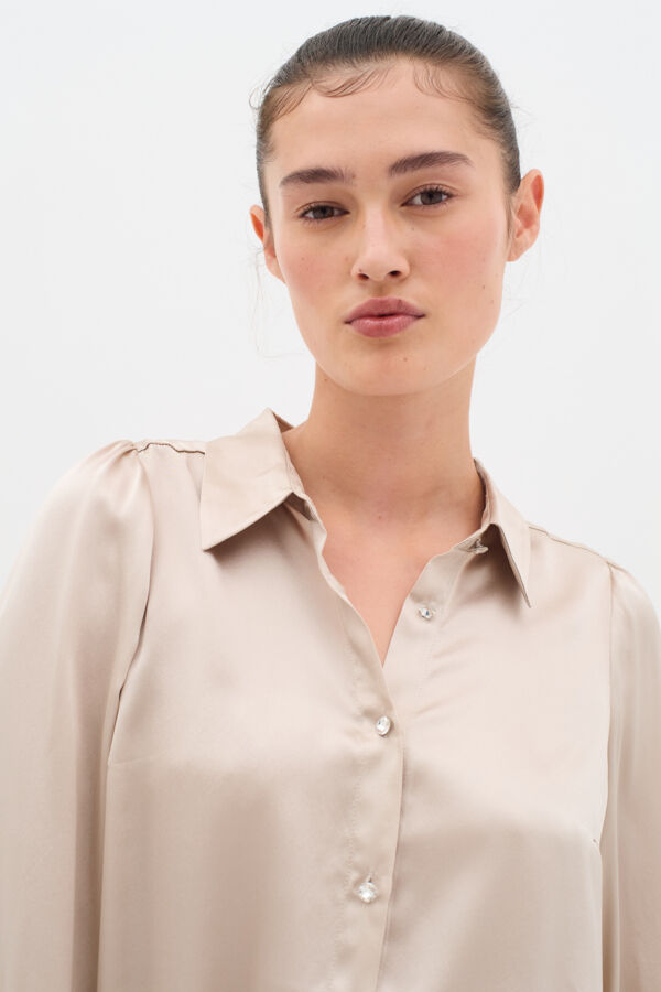 LarinaIW Shirt Premium