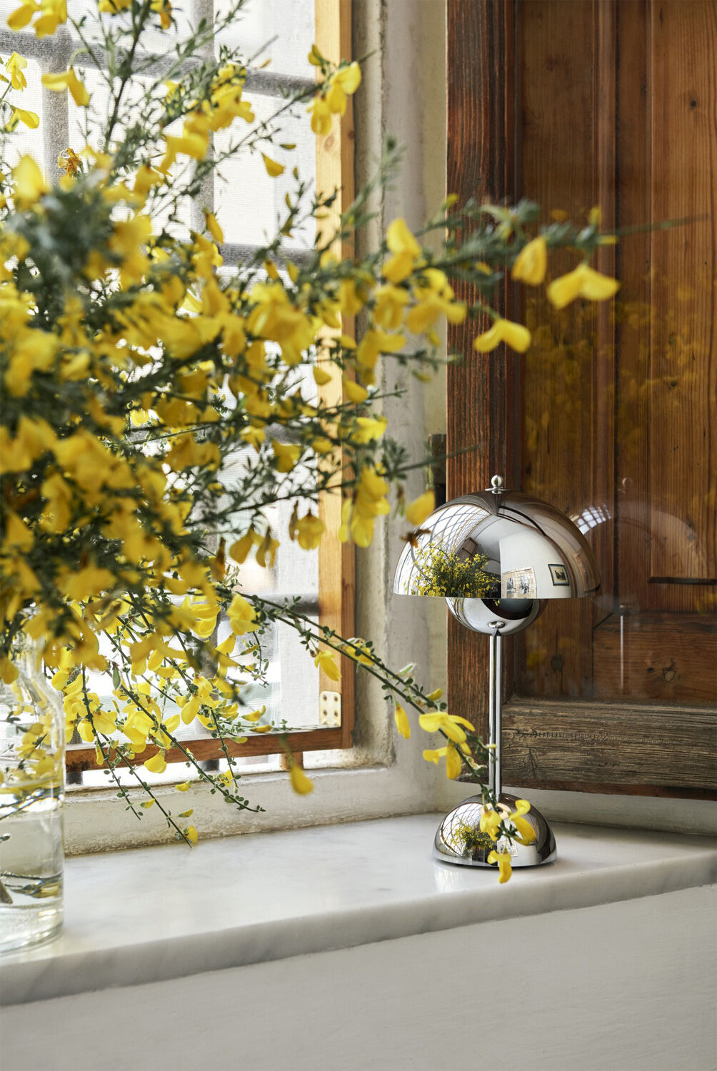 Flowerpot Portable Lamp VP9, Magnetic Charger