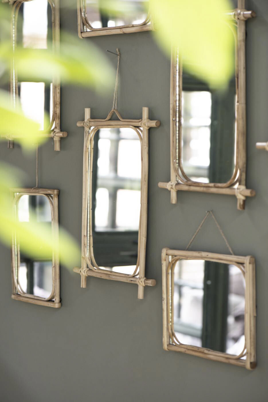 Spejl m/bambuskant svungen top