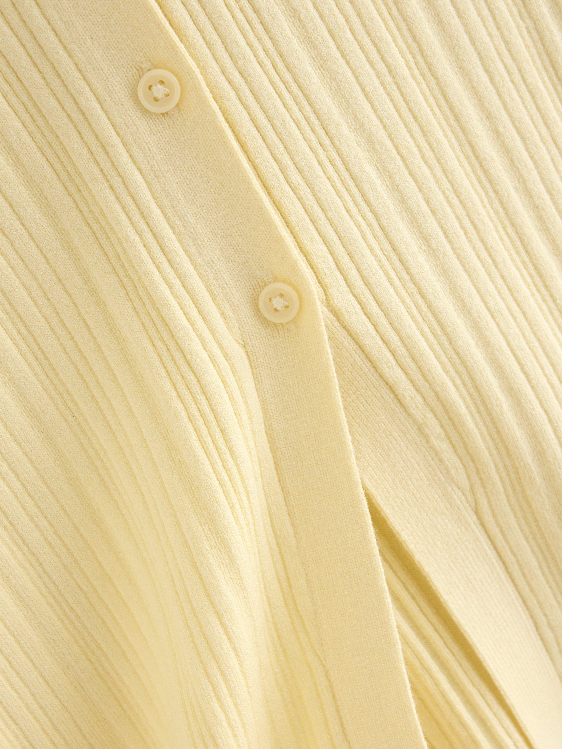 Tynn, ribbestrikket cardigan med v-