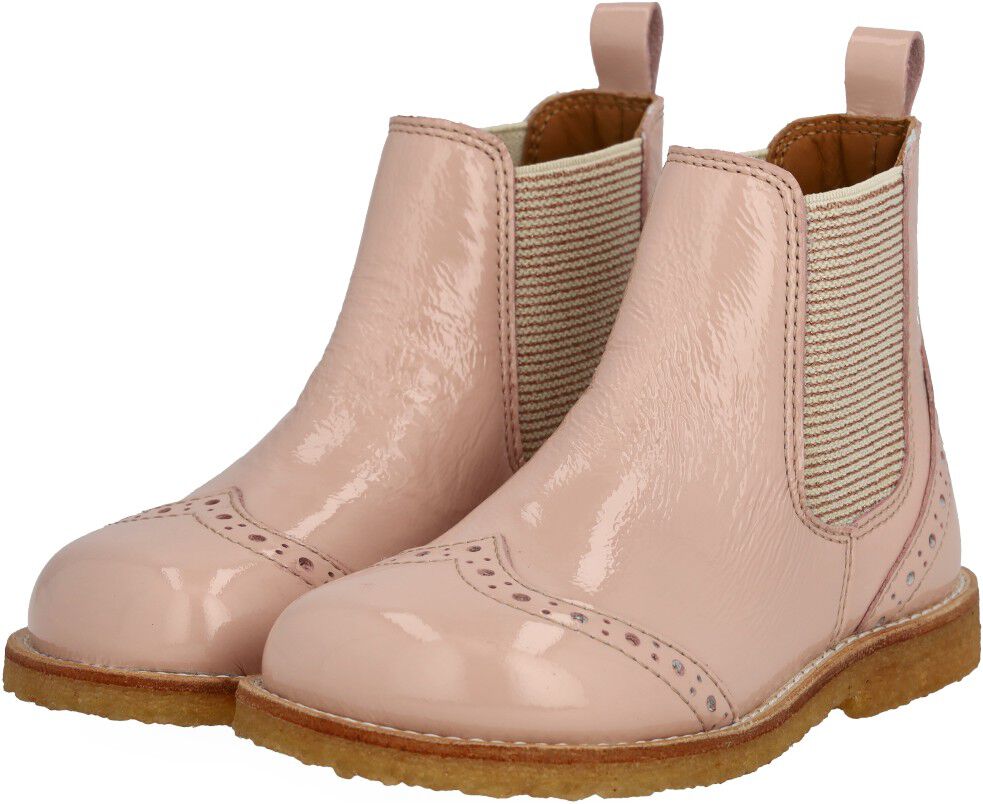 Chelsea st&oslash;vle med dekorativt brogue hulm&oslash;nster