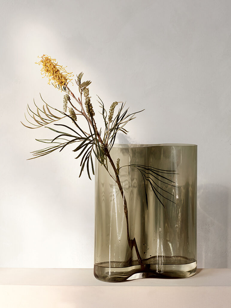 Aer Vase, 33, Smoke