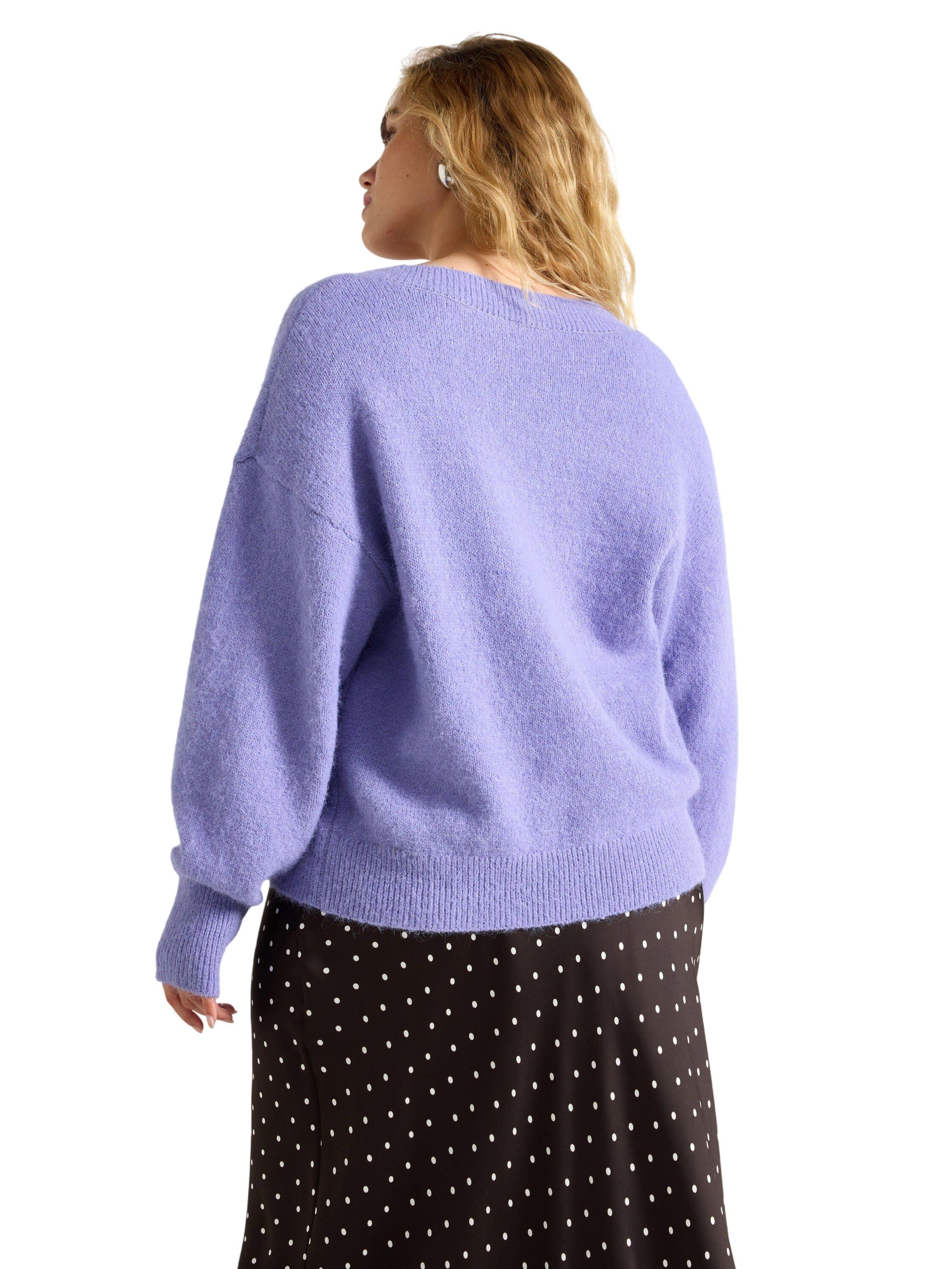 Strikket V-hals tr&oslash;je med en afslap