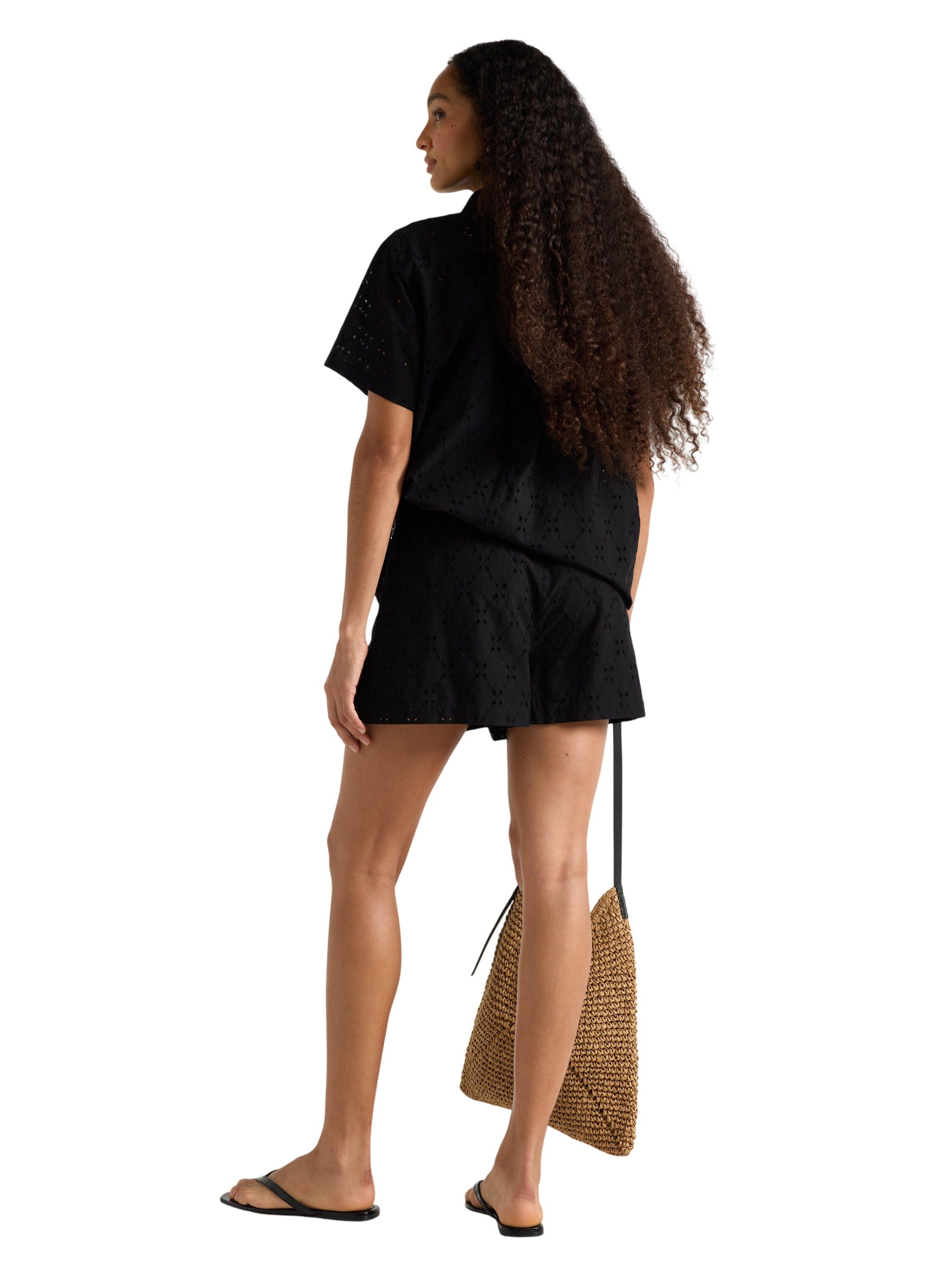 Shorts with embroidery and side poc