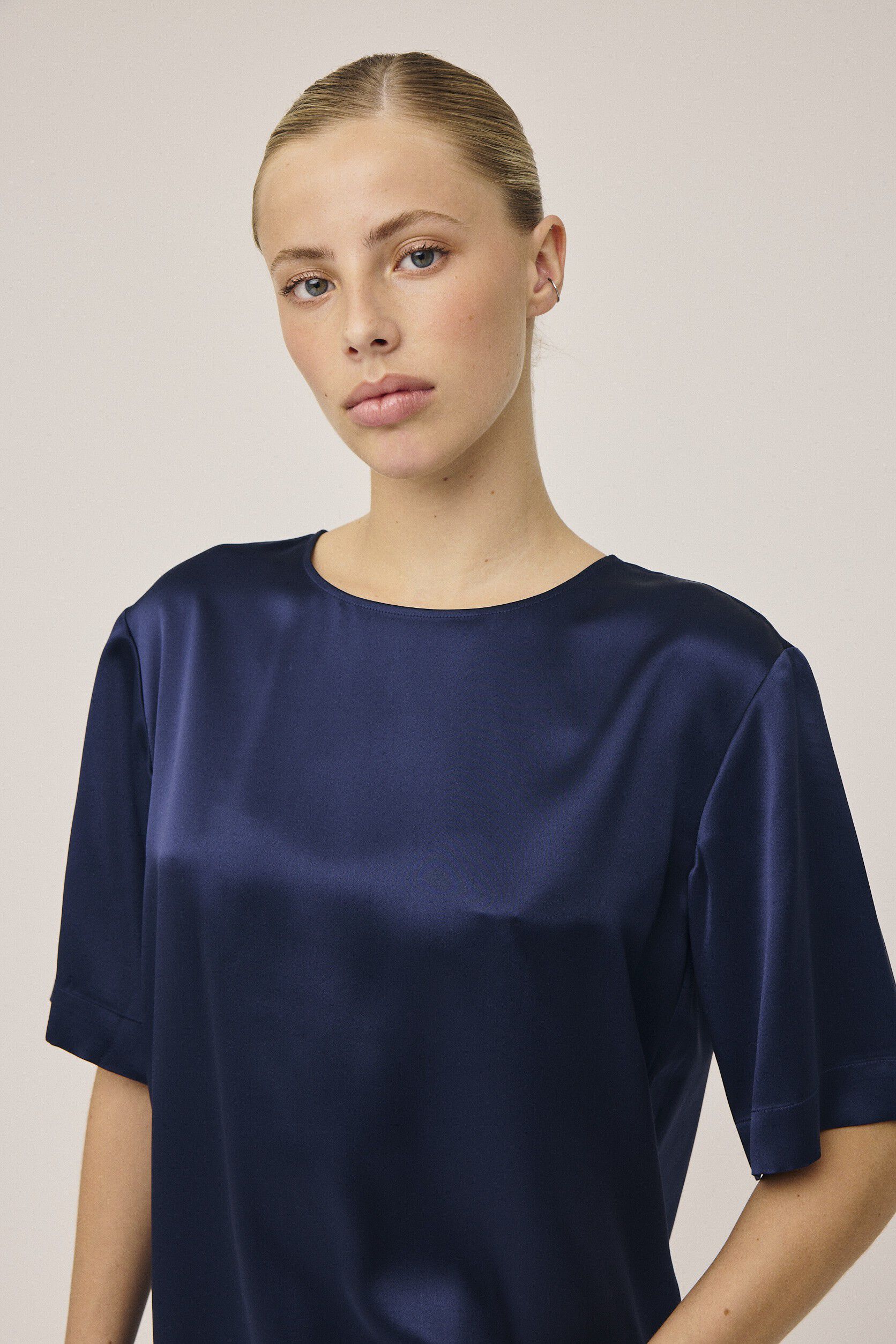 Gia 2 Kort&aelig;rmede bluse - 100% silke