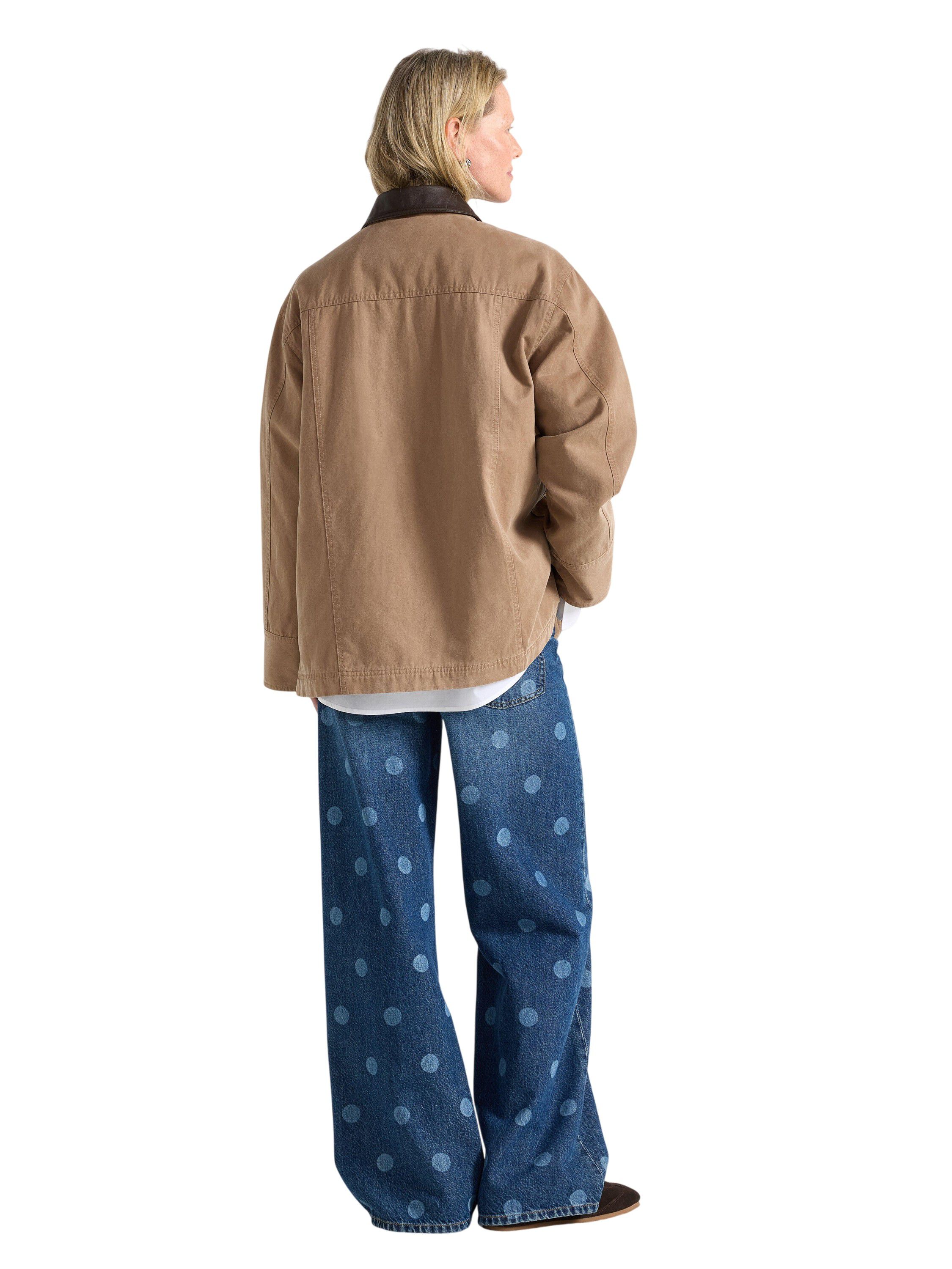 Padded jacket with a relaxed fit, f