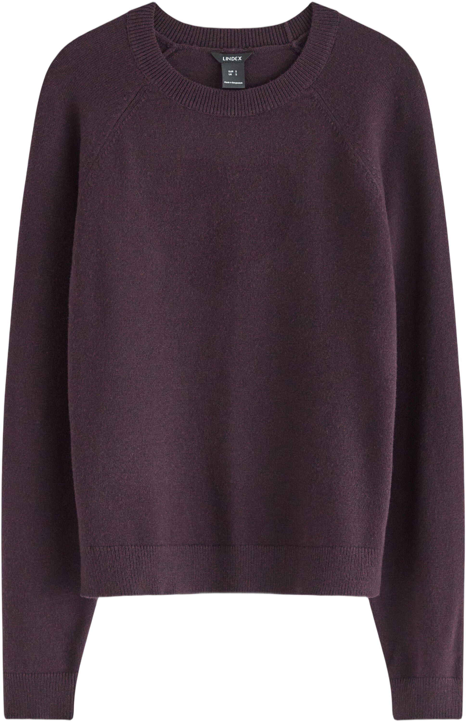 Fine-knitted jumper with a relaxed