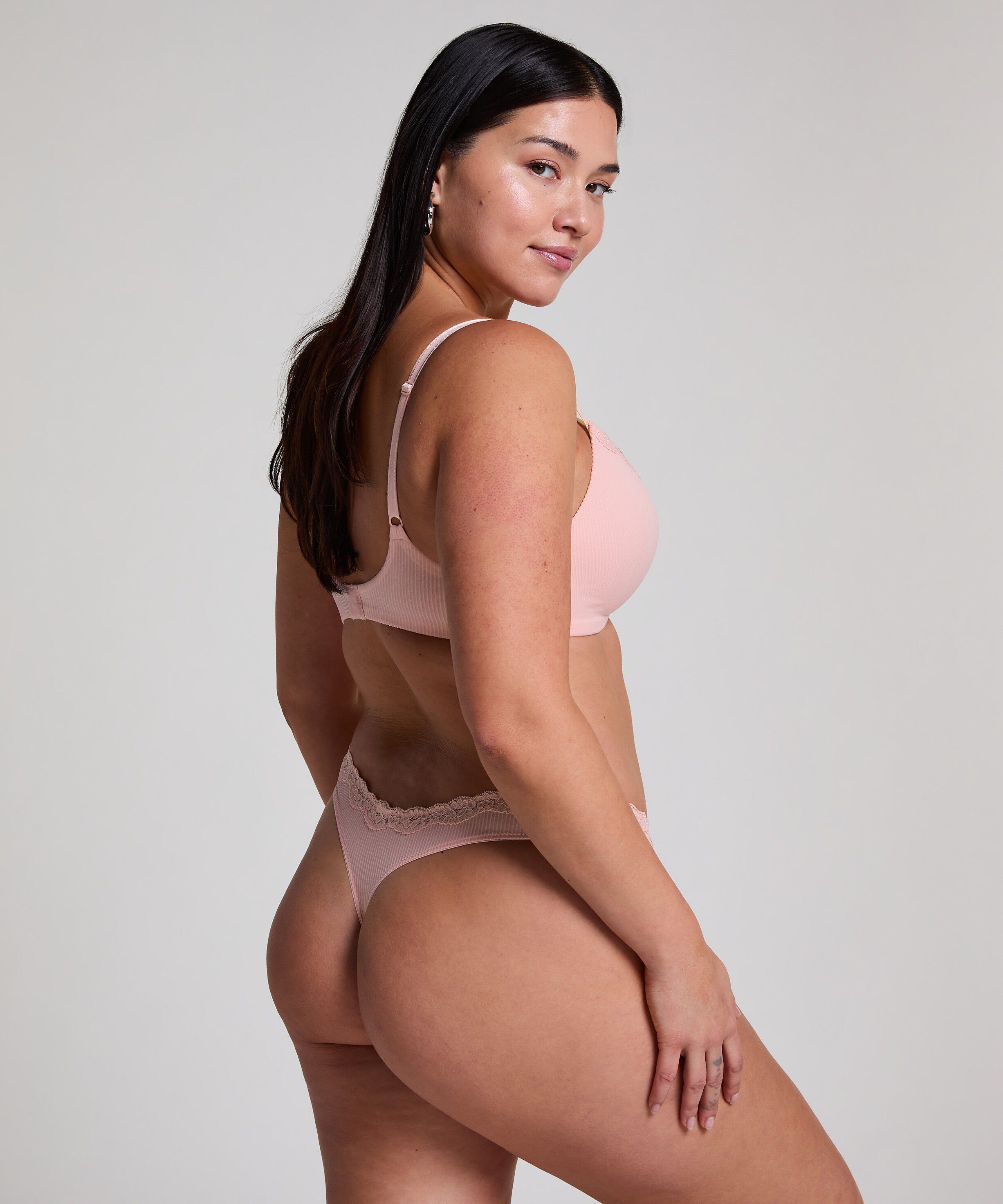 LOLA NON WIRED LOW DEM