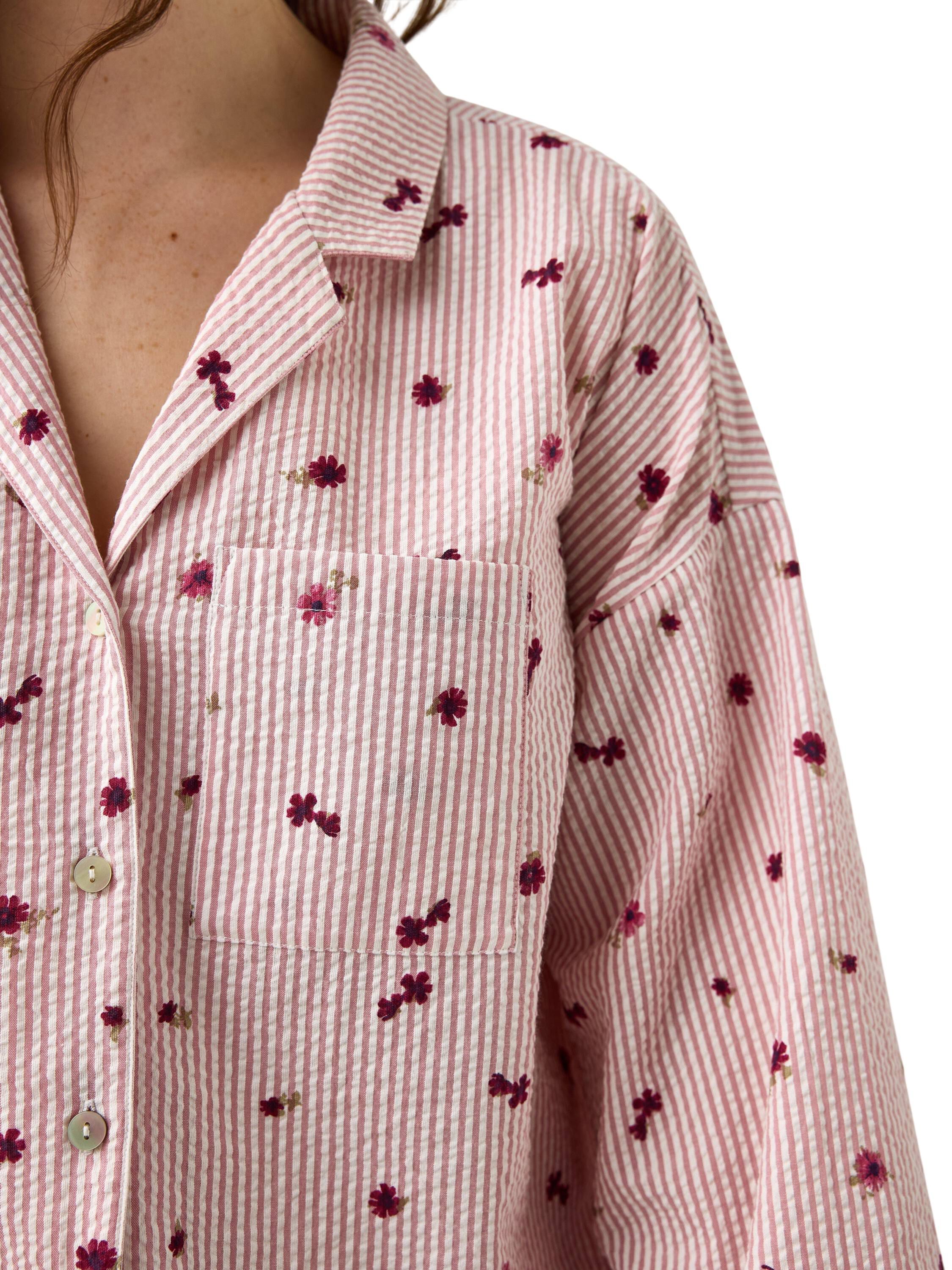 Pyjama shirt in seersucker with lon