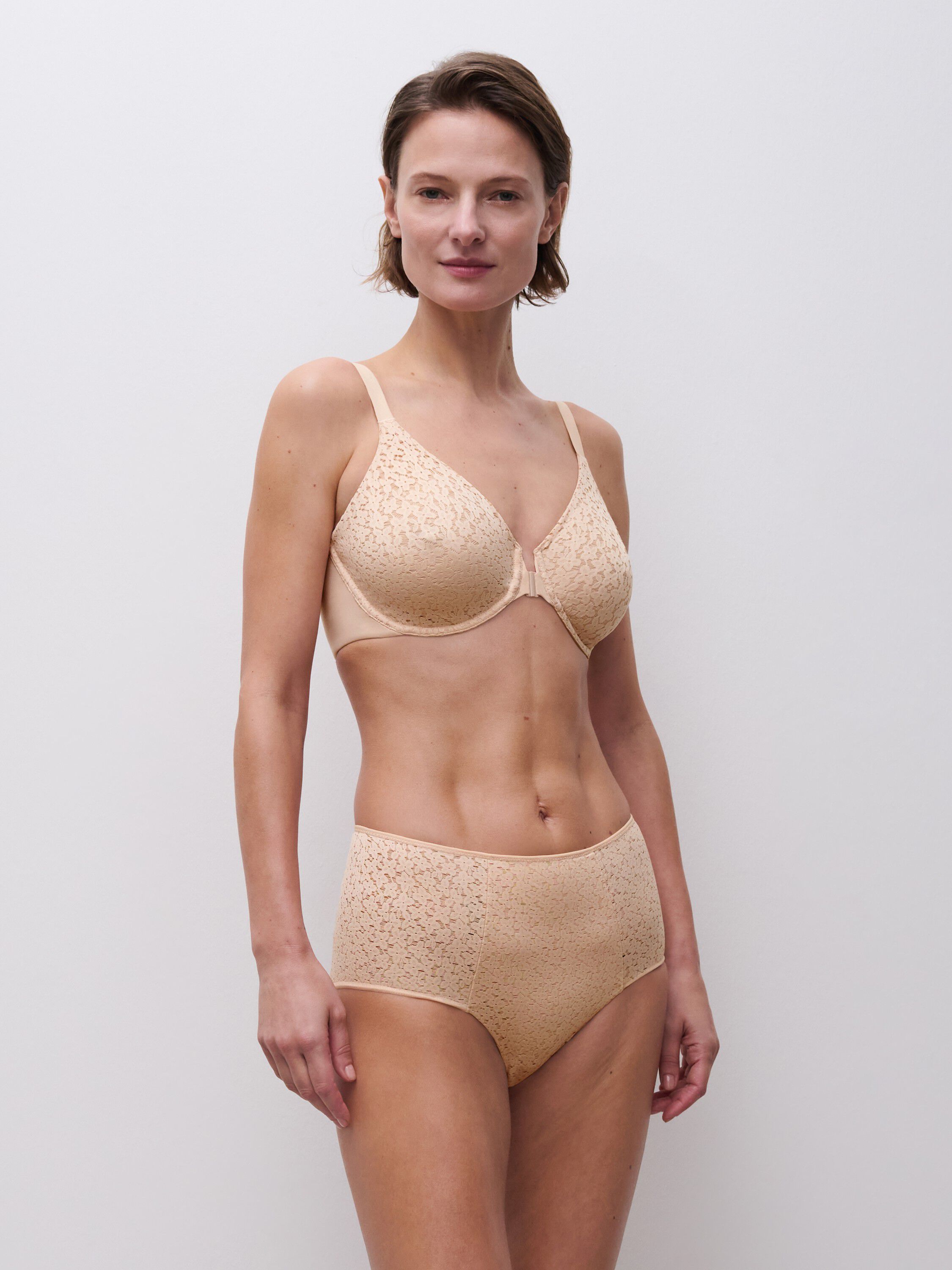 Norah Covering molded front closure bra