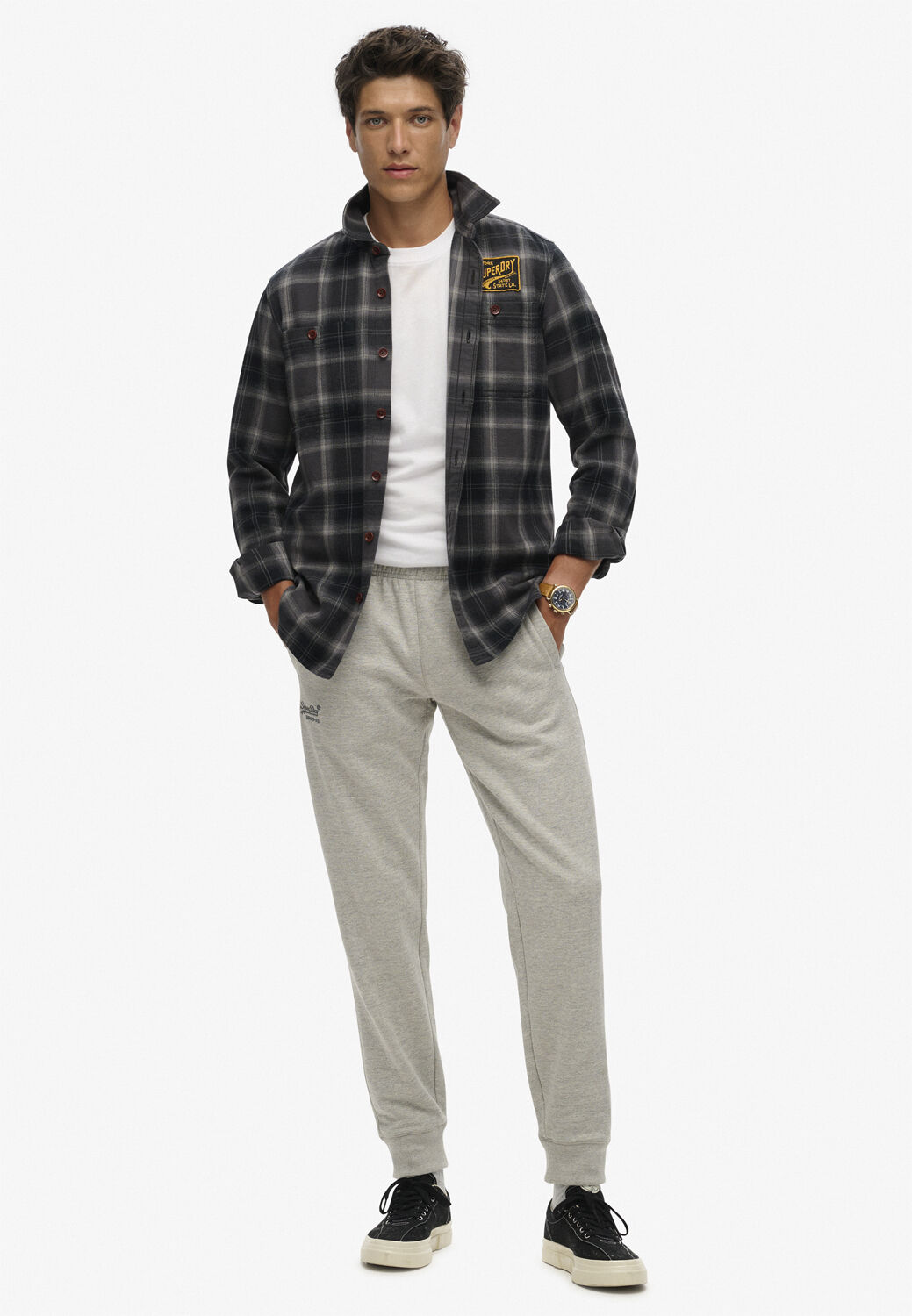 ESSENTIAL LOGO JOGGER