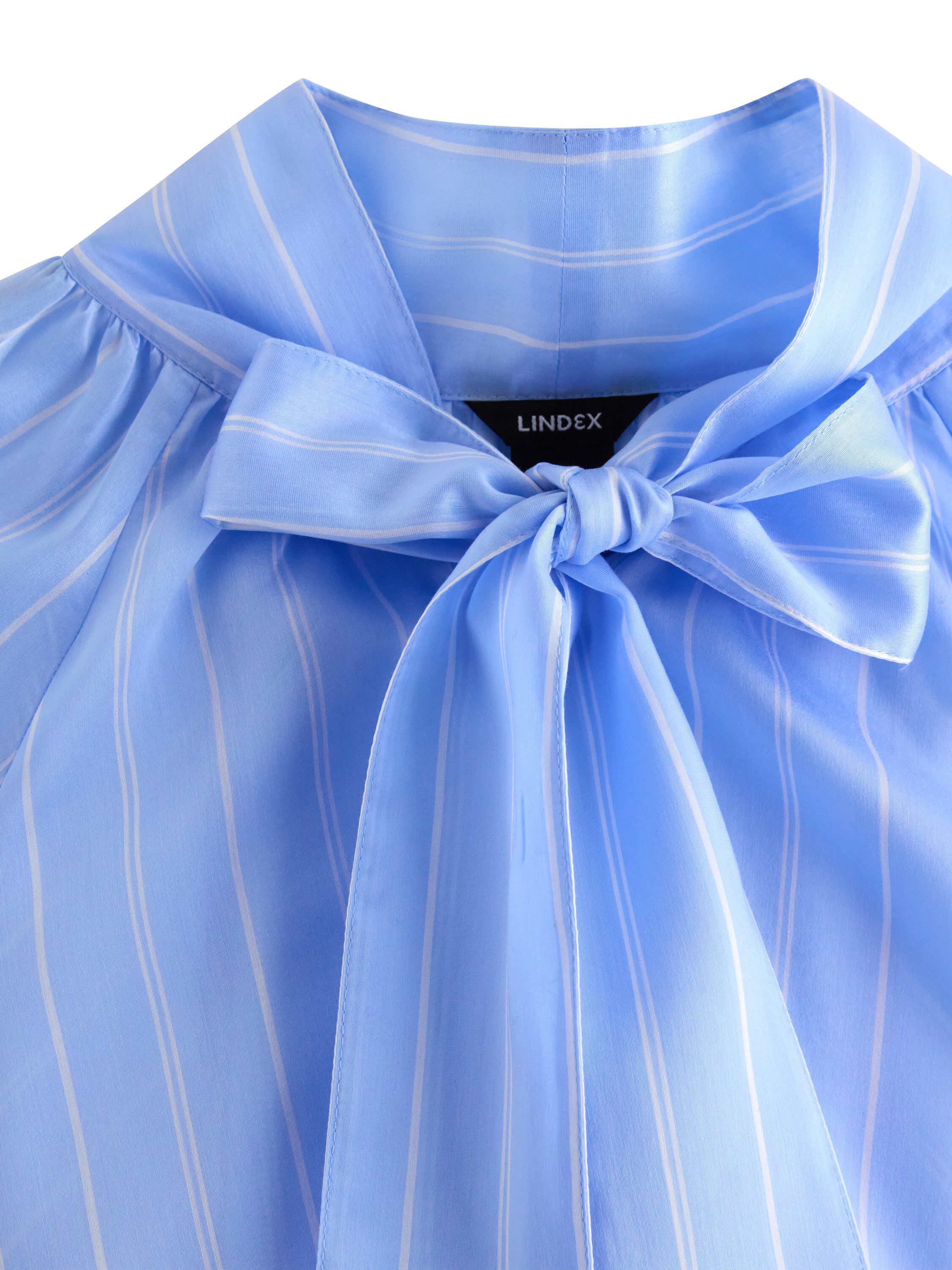 Lightweight blouse with an oversize