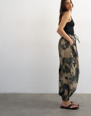 TSKAMMI BALLOON AOP CARGO TROUSERS