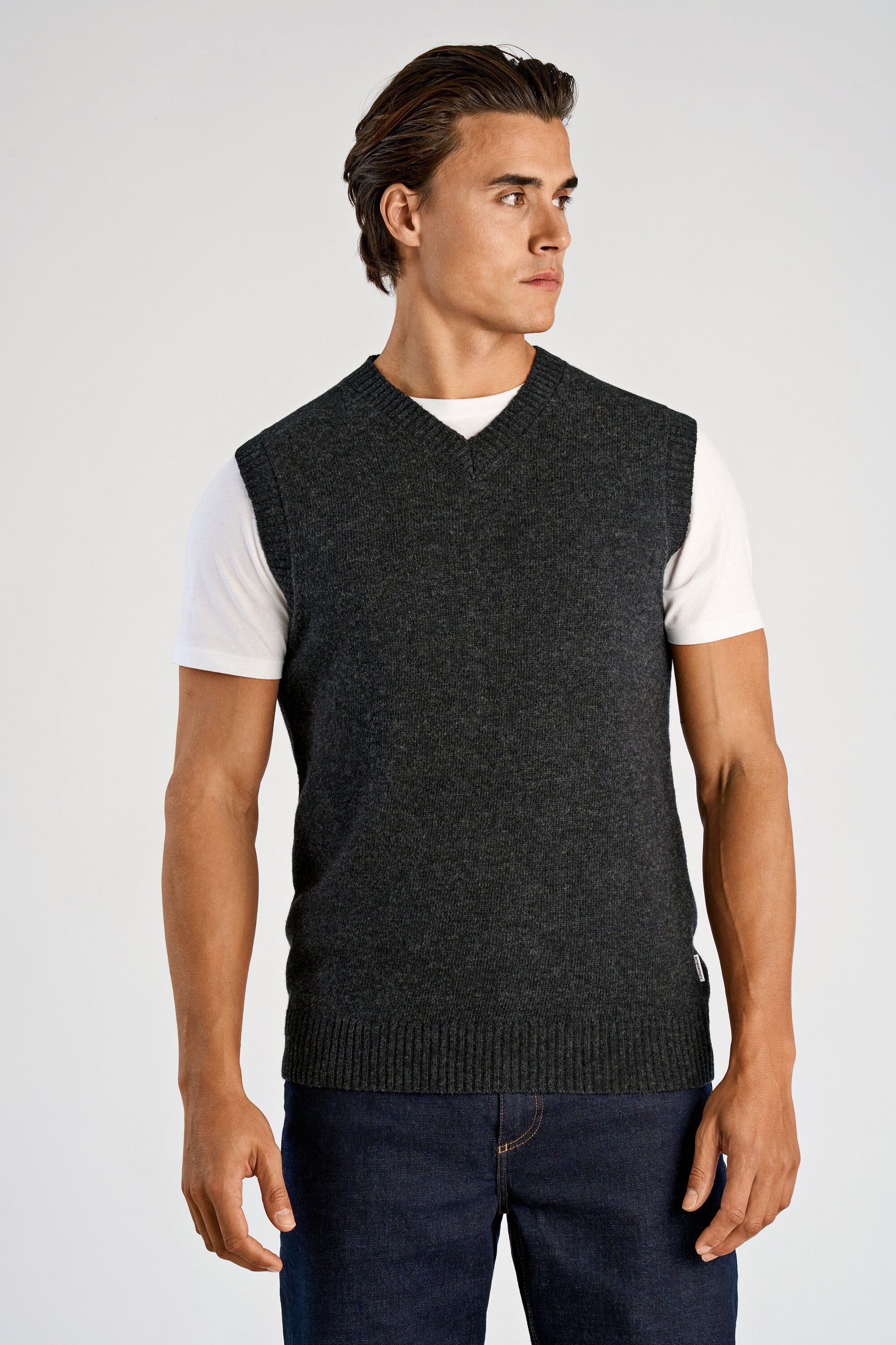 Lambswool v-neck slipover