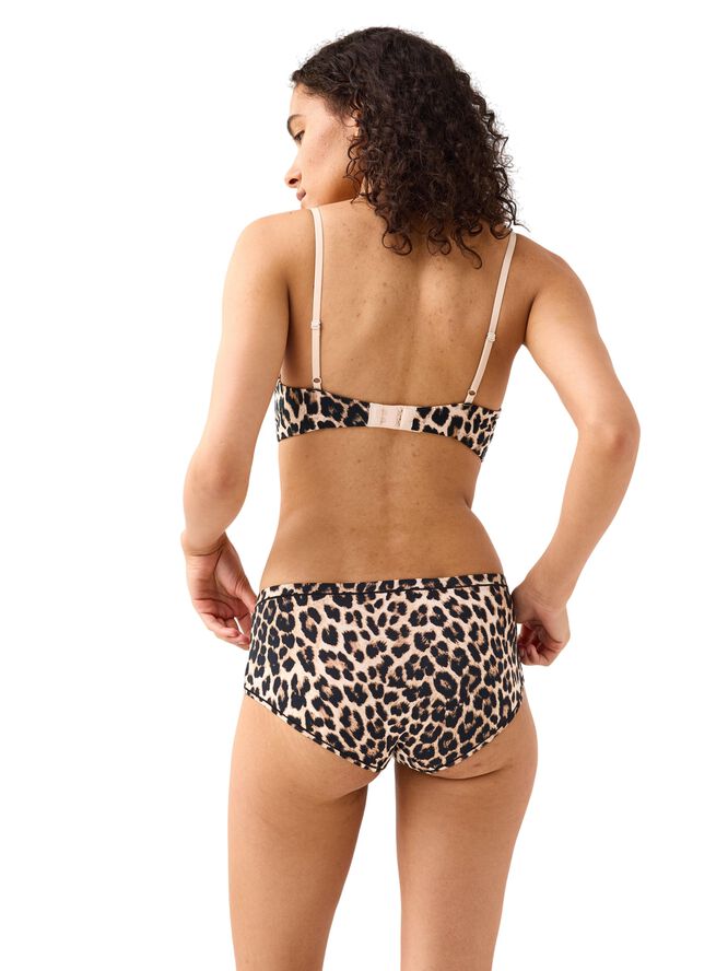 Comfortable cotton briefs with a re