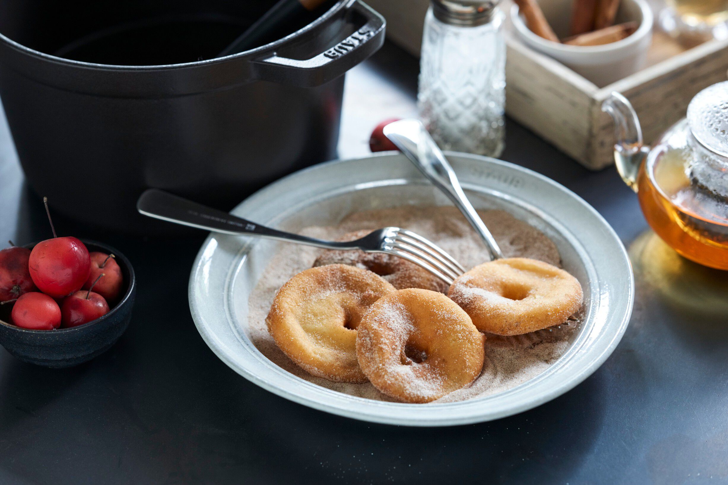 La Cocotte Cocotte Dyb 24 cm / 4,75 l, Rund, Sort, St&oslash;bejern