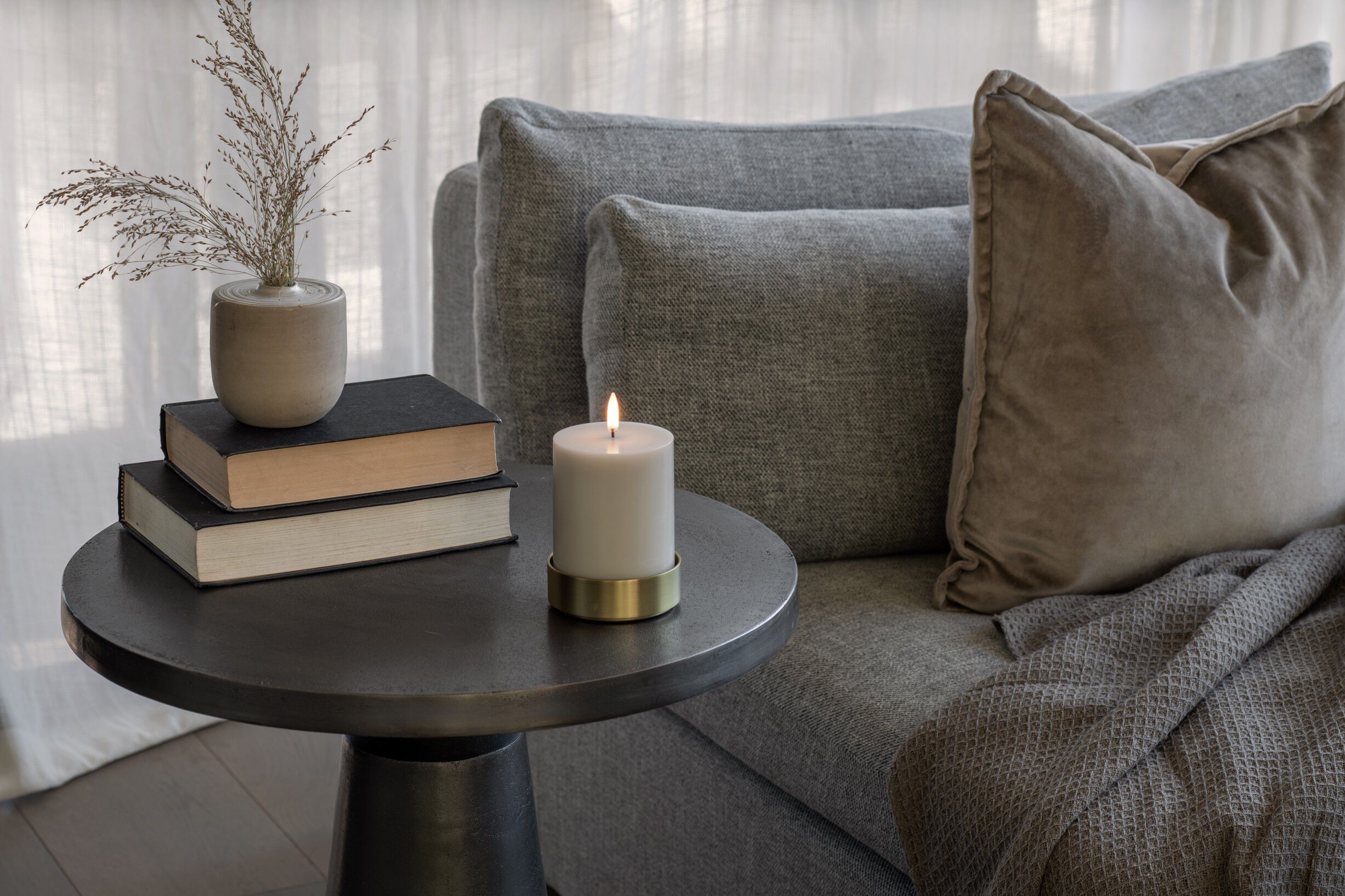 Light Candleholder pillar, Matte Brass, 9x3 cm