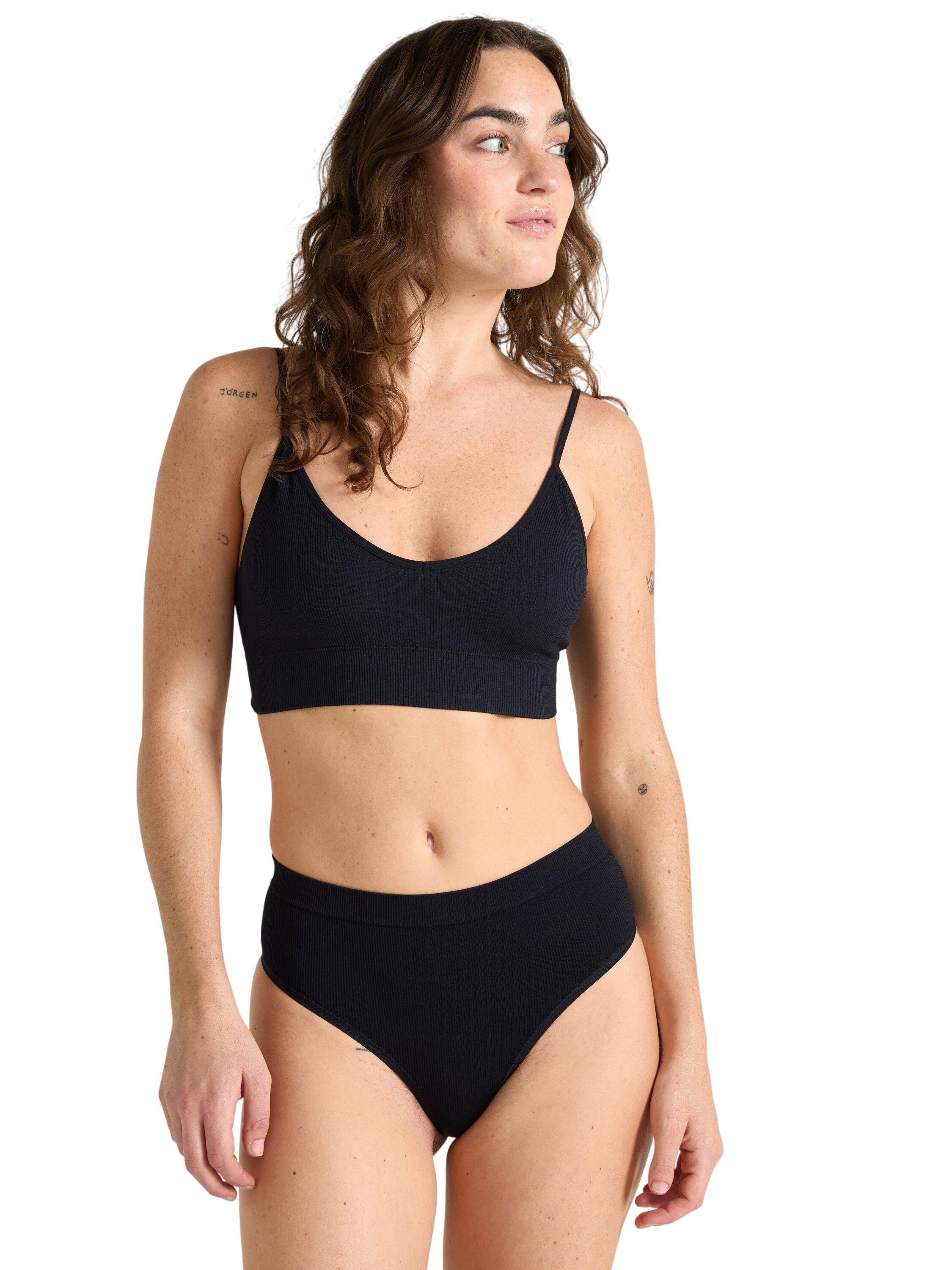 Thong with a high waist and high le