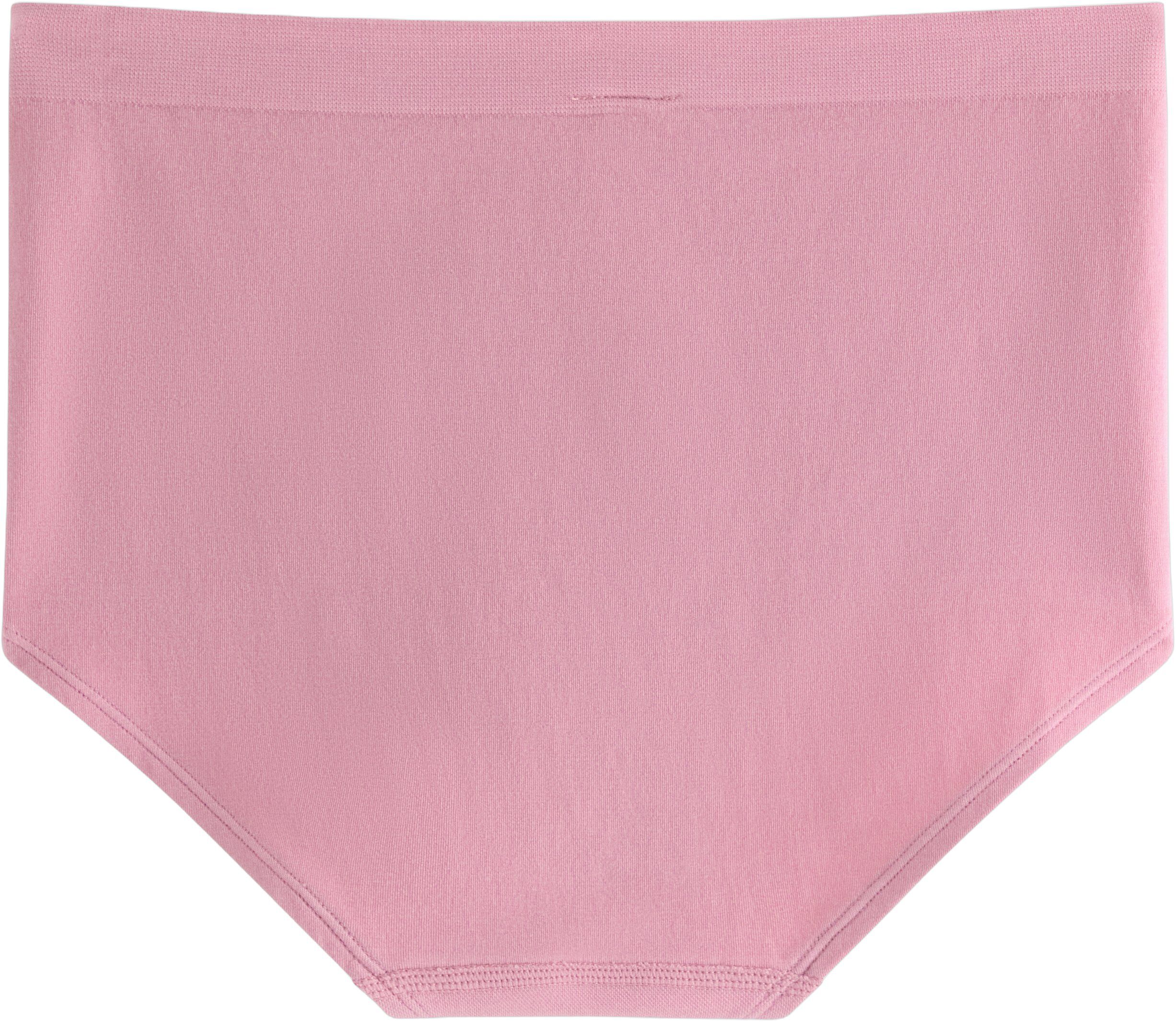 Soft, stretchy briefs with high wai