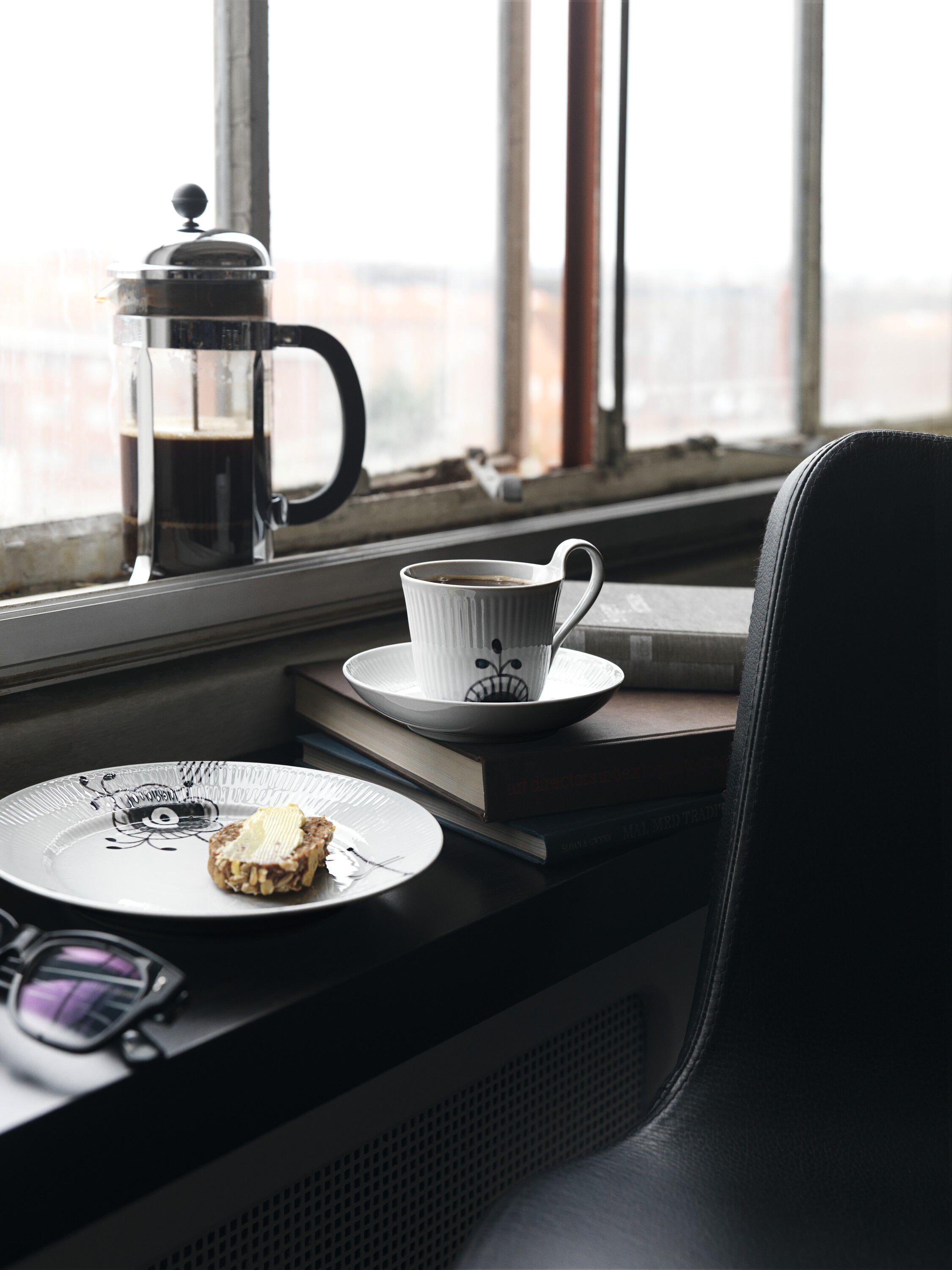 Sort Mega Riflet 27 cm. tallerken