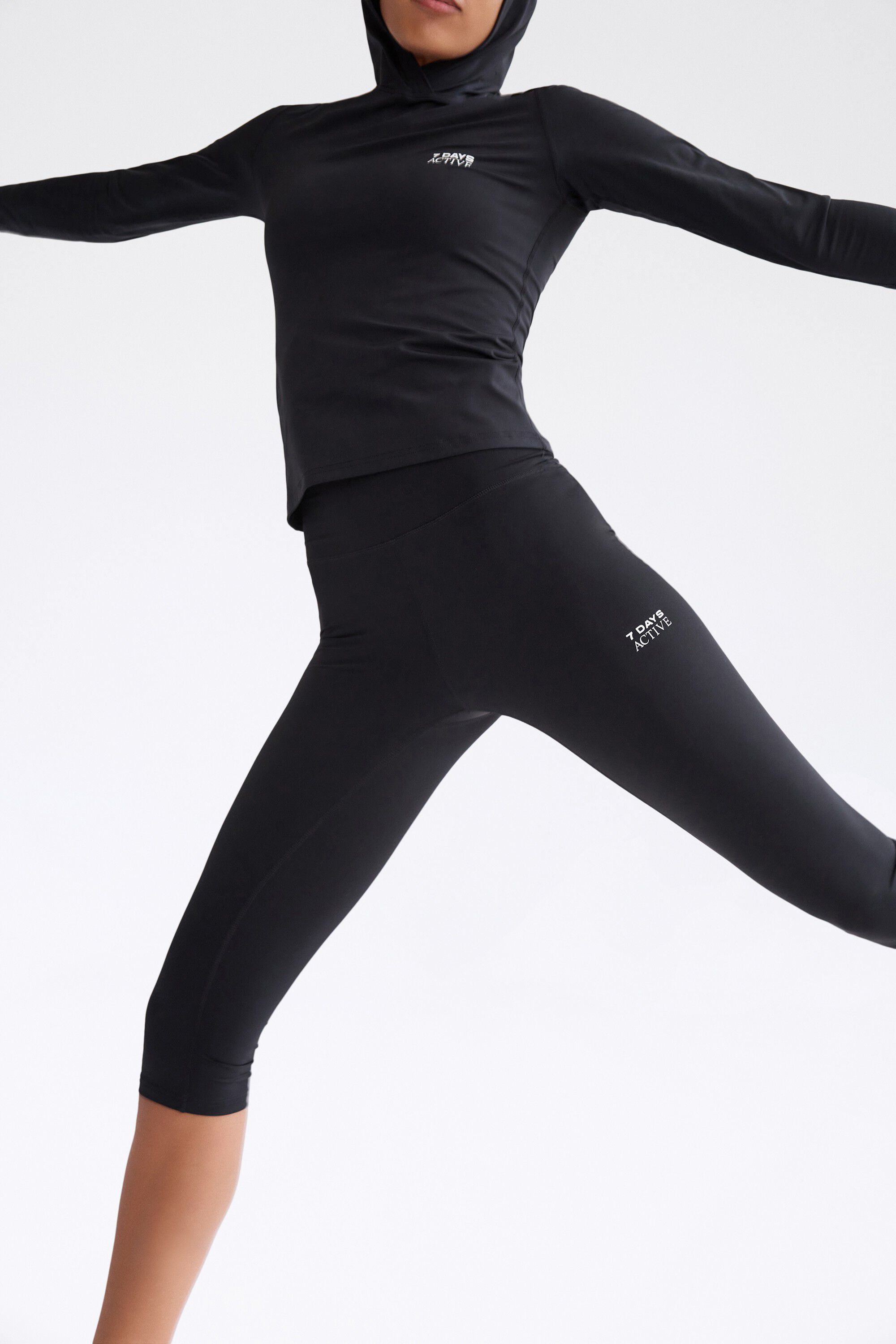 Signature Capri Tights