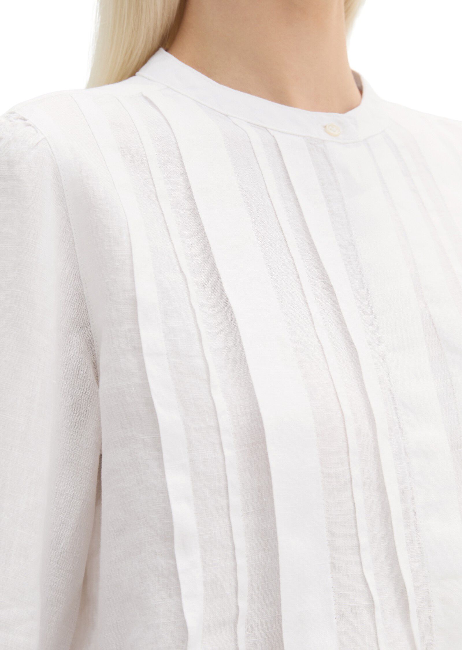 Blouse, flared shape, pleat details