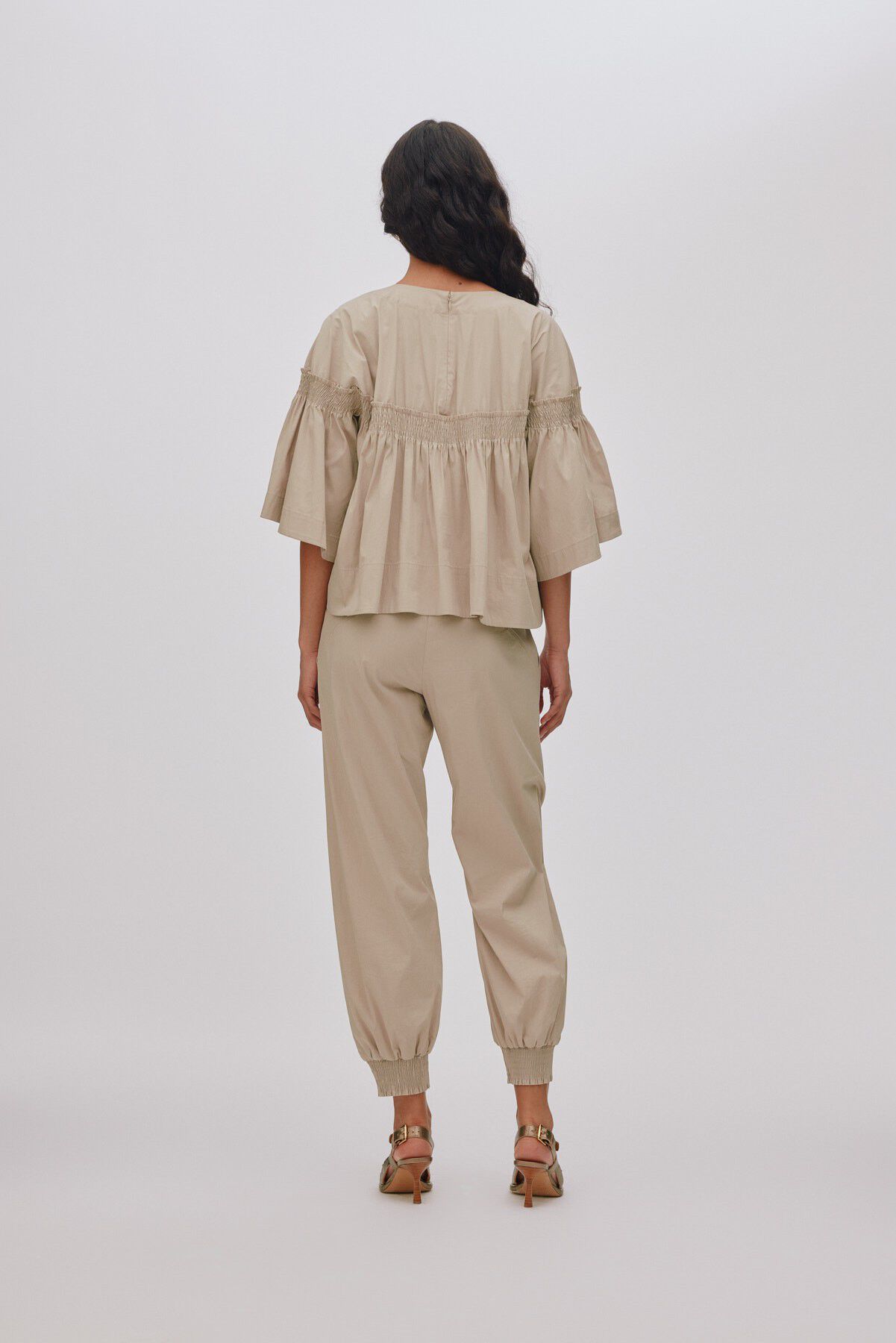 Papery angle seam pants - Domino