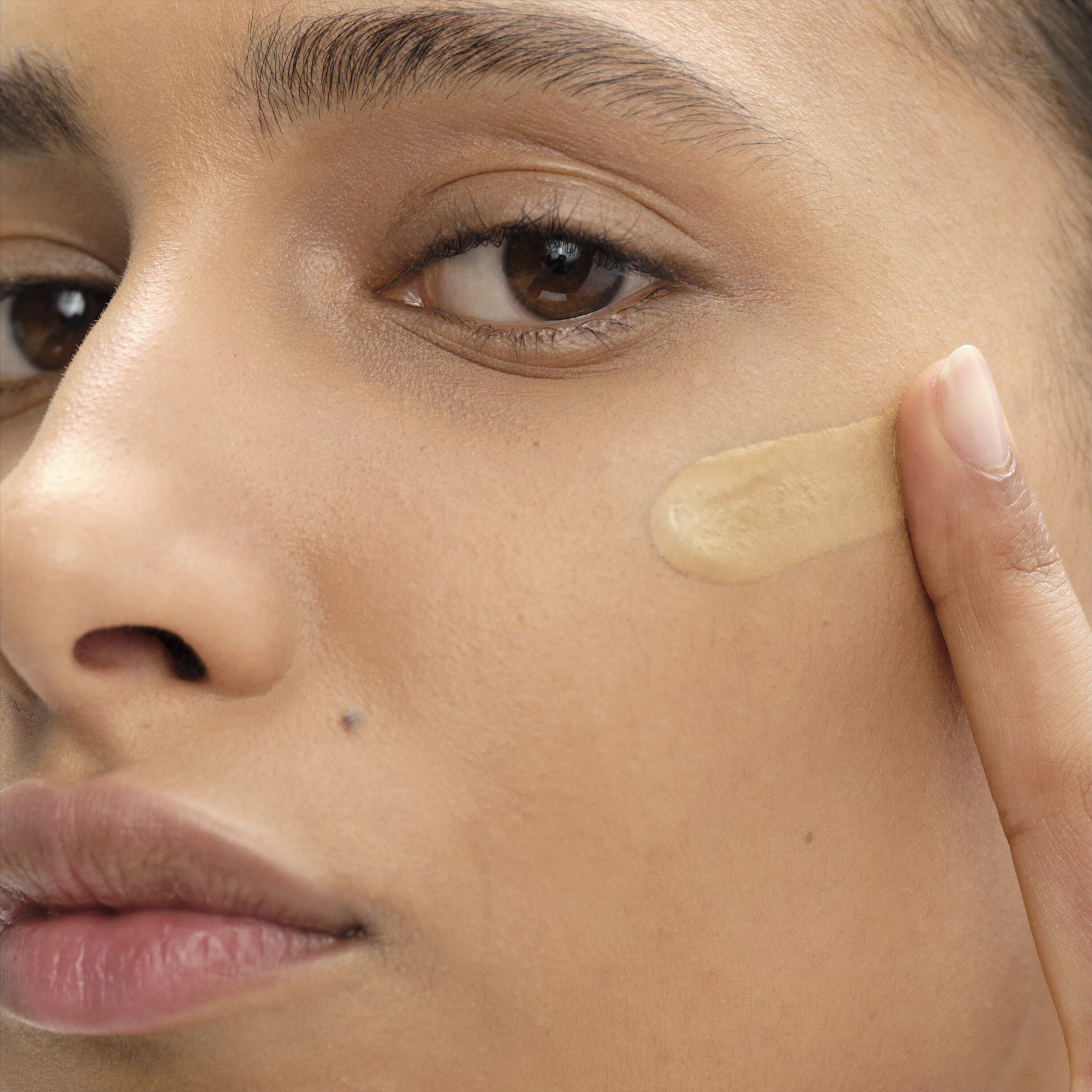 Reveal Skin Optimizing Foundation