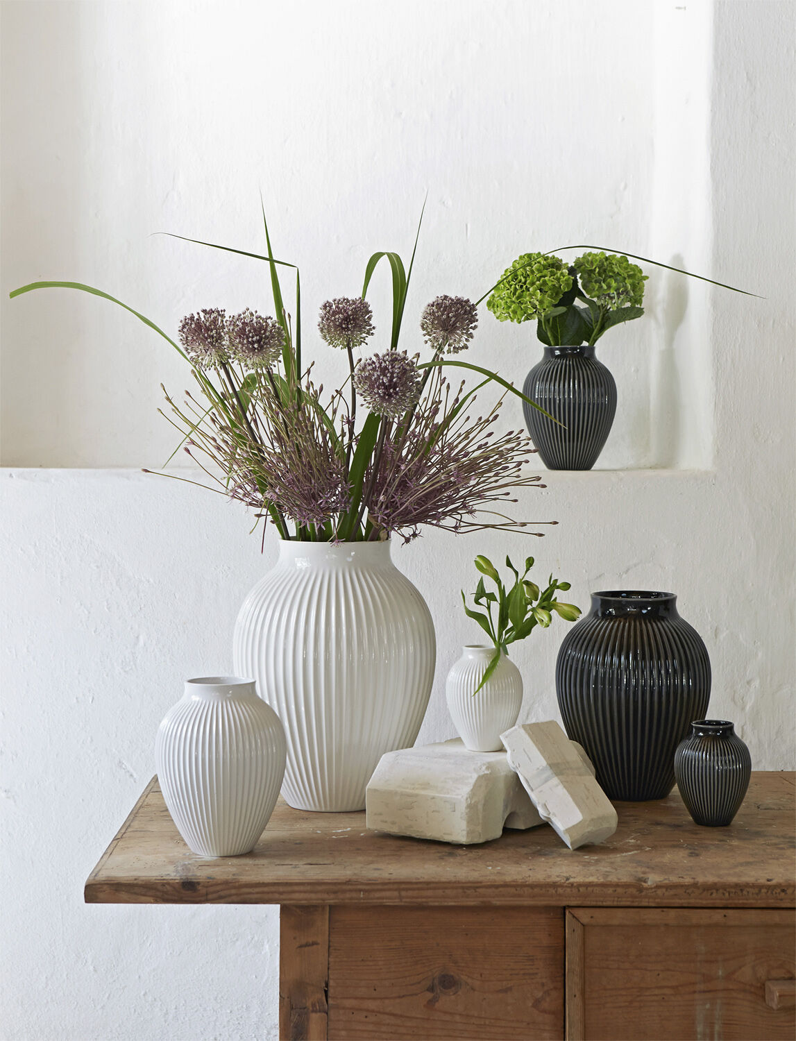 Knabstrup vase H 12. 5 cm ripple black