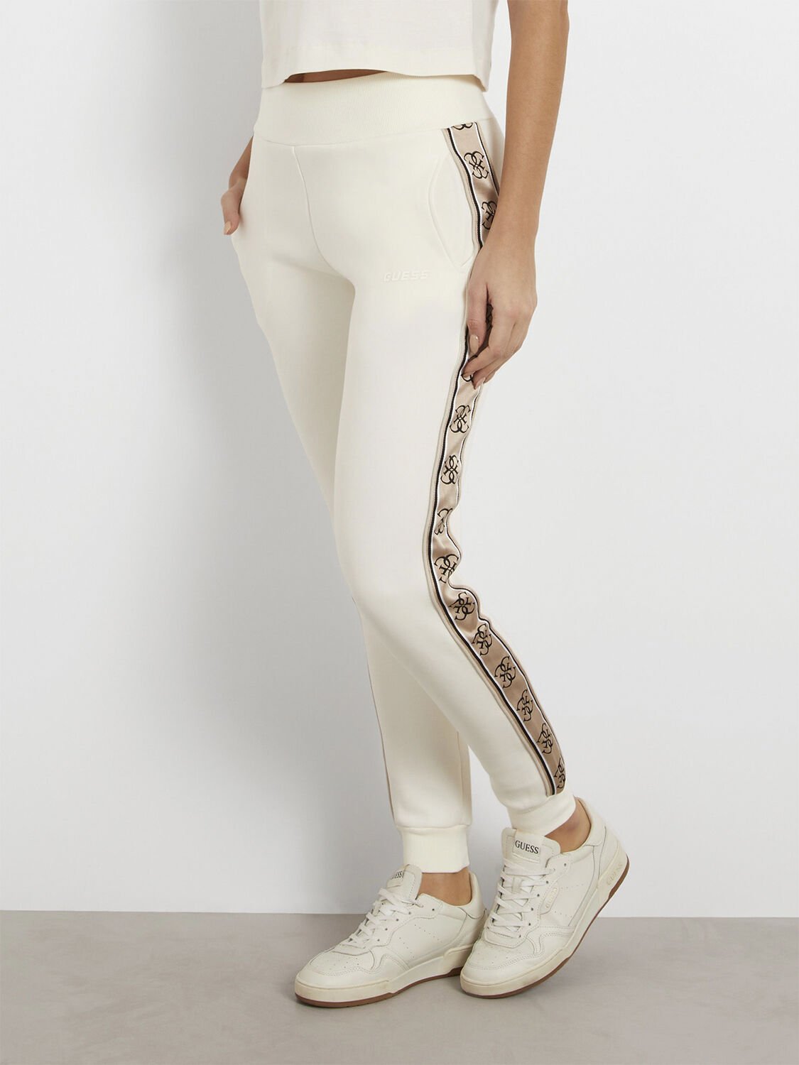 Sweatshirts & sweatpants