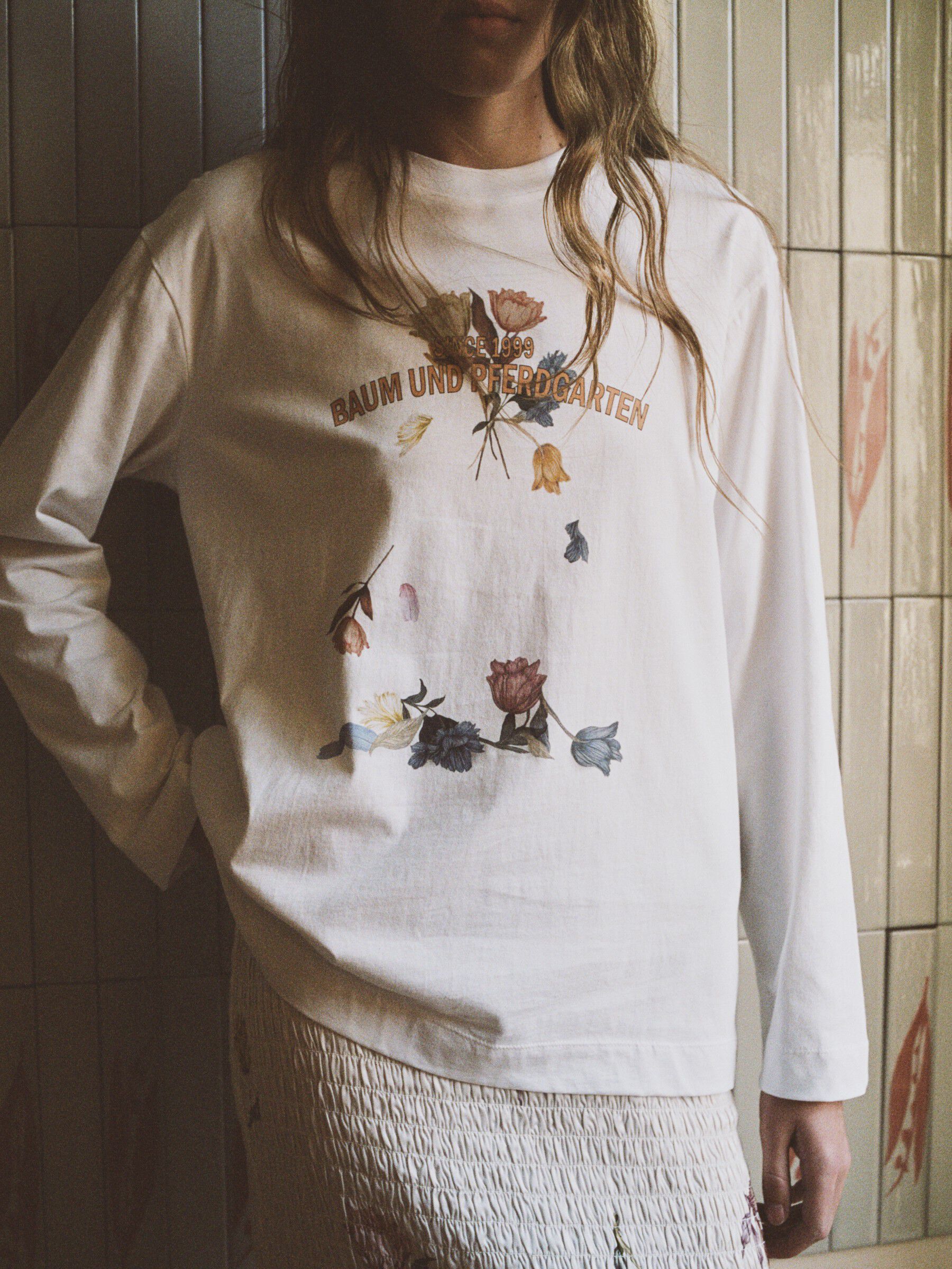 JEEVONA T-Shirt