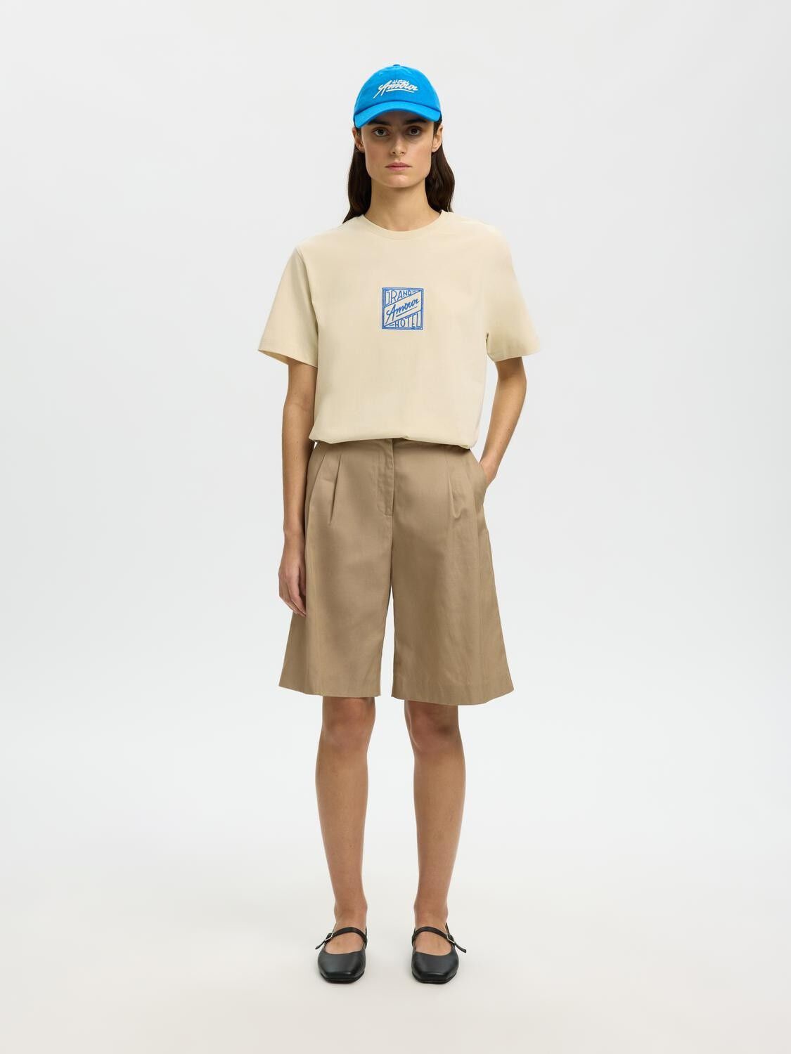 SLFRELAXED BROOK SS HOTEL AMOUR TEE