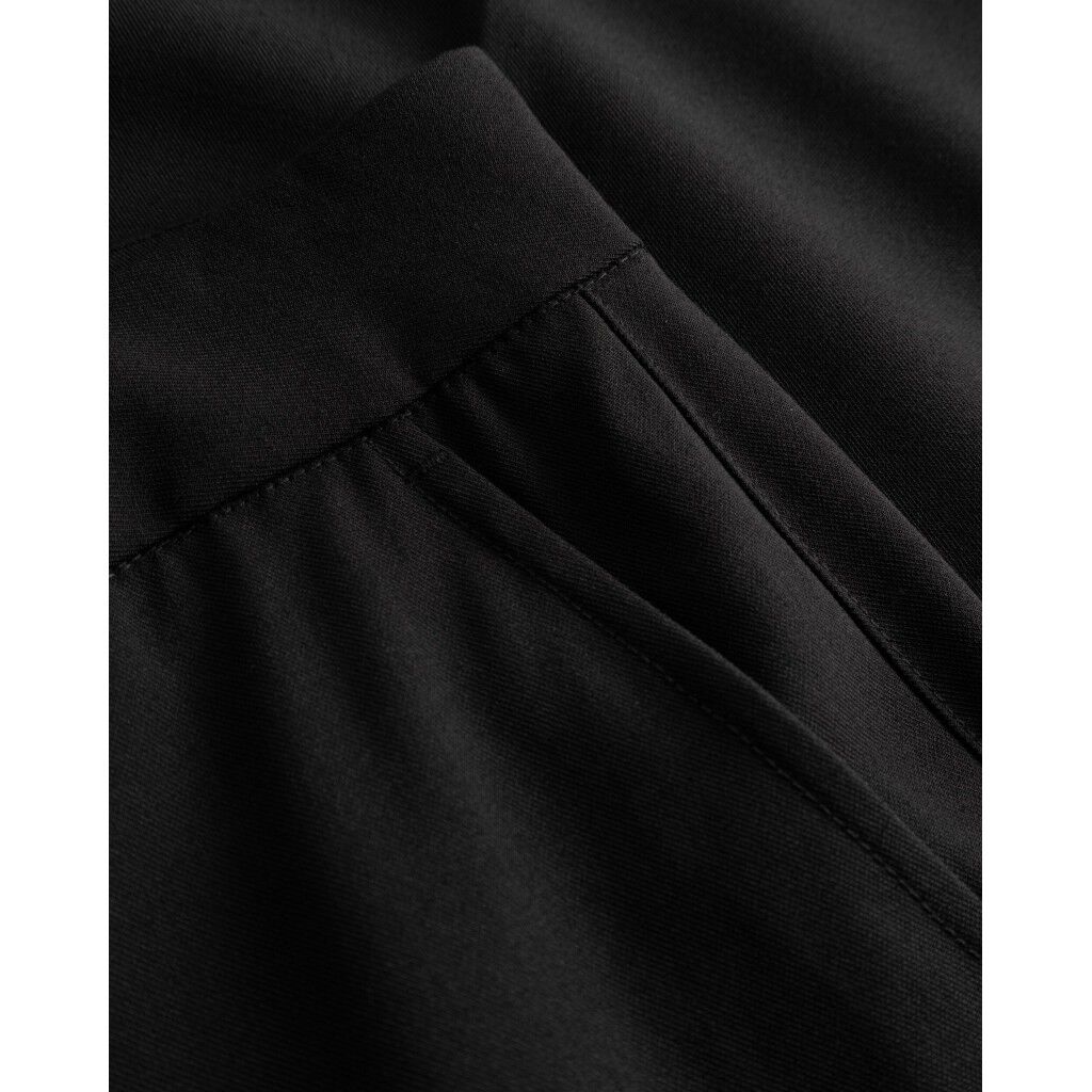 WBBin Guan Shorts
