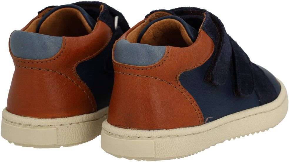 Mid-cut sneaker