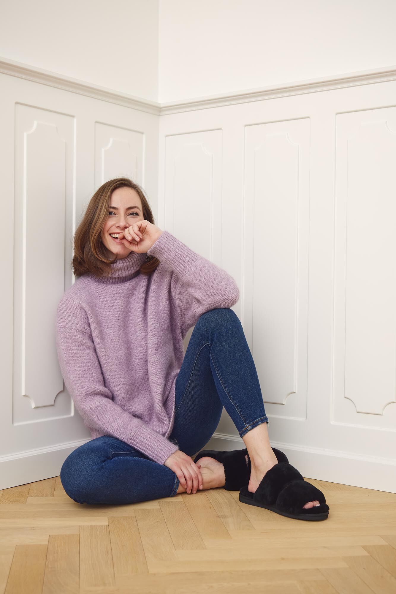 Slippers of 100% New Zealand Sheepskin, Black