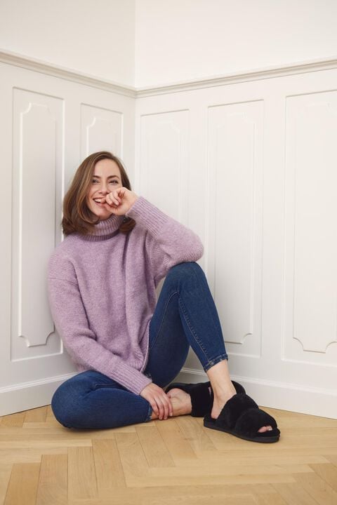 Slippers of 100% New Zealand Sheepskin, Black