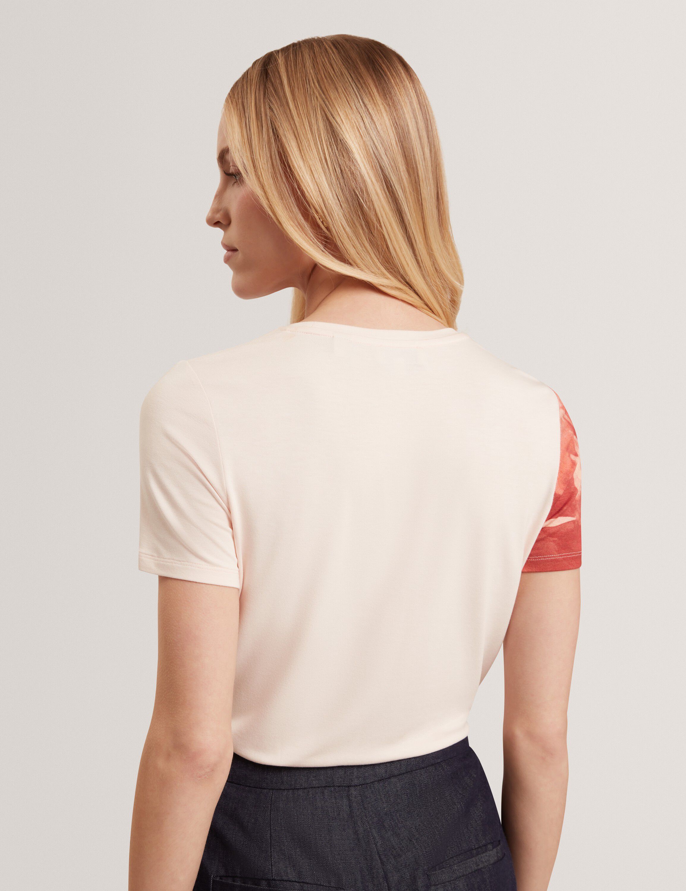 BINDII Floral Printed Fitted Tee
