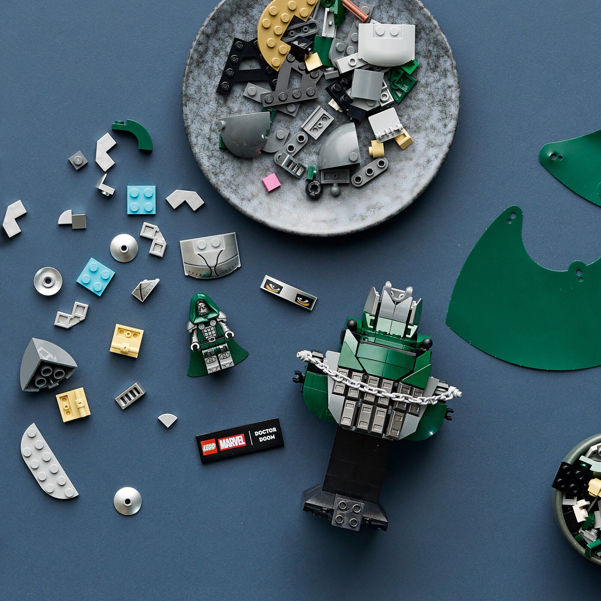 Doctor Doom-buste 76345